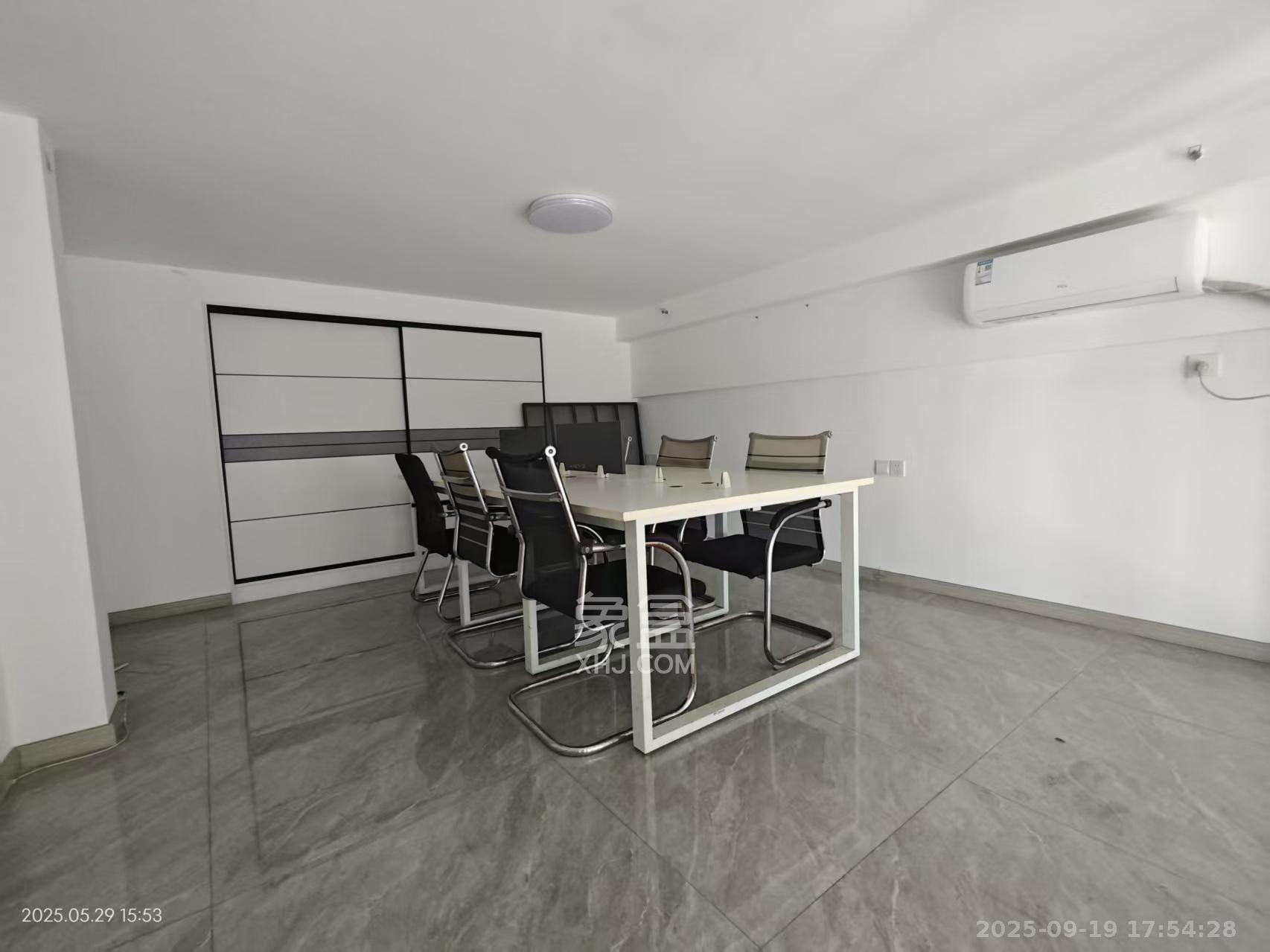 华润置地广场二期 1室1厅1卫 1600.00元/月 华润置地广场二期 1室1厅1卫 1600.00元/月室内图