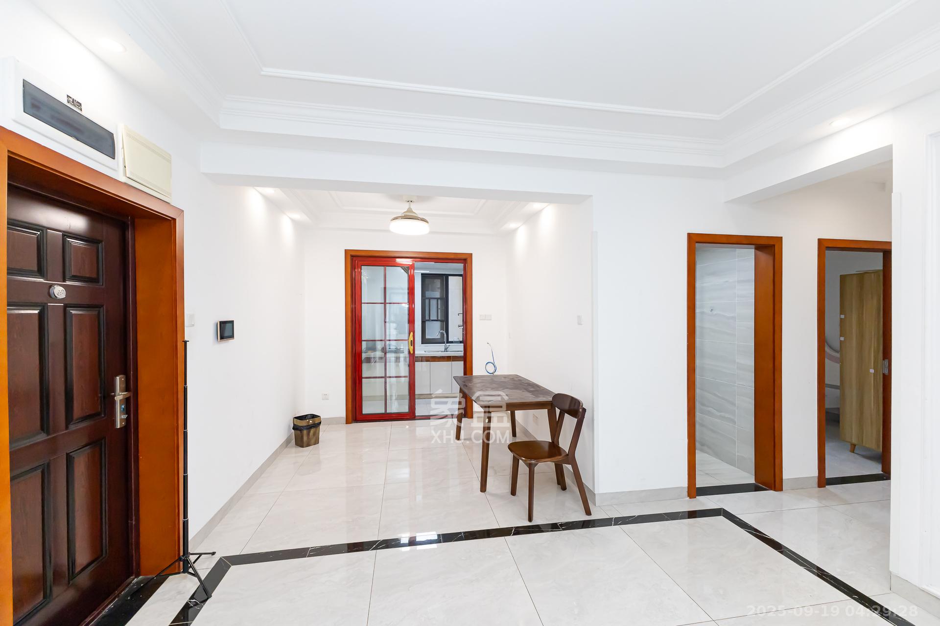 勤诚达境界城 3室2厅2卫 89.0万 勤诚达境界城 3室2厅2卫 89.0万客厅