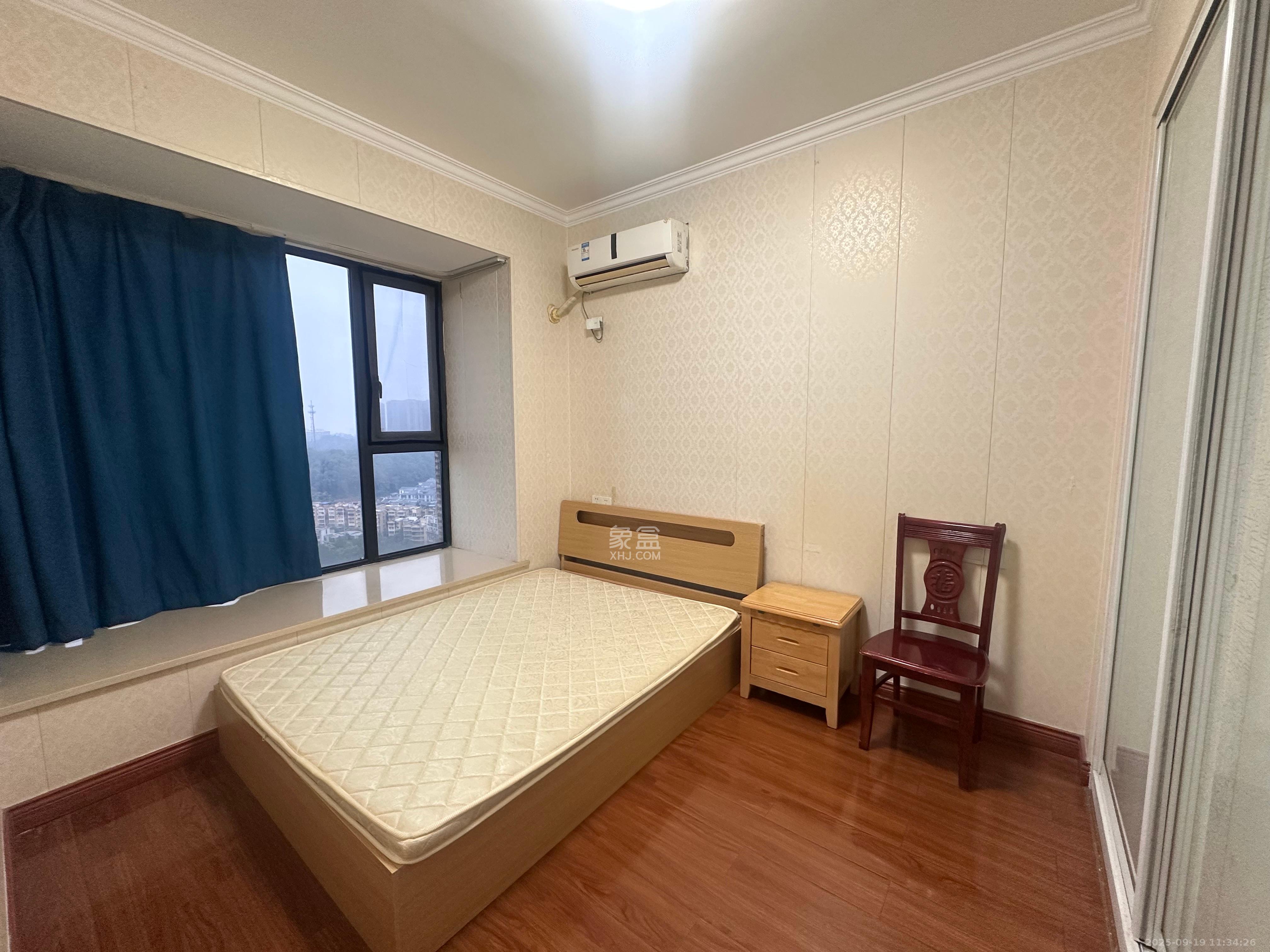 藏珑湖上国际花园 3室2厅2卫 3200.0元/月 藏珑湖上国际花园 3室2厅2卫 3200.0元/月室内图