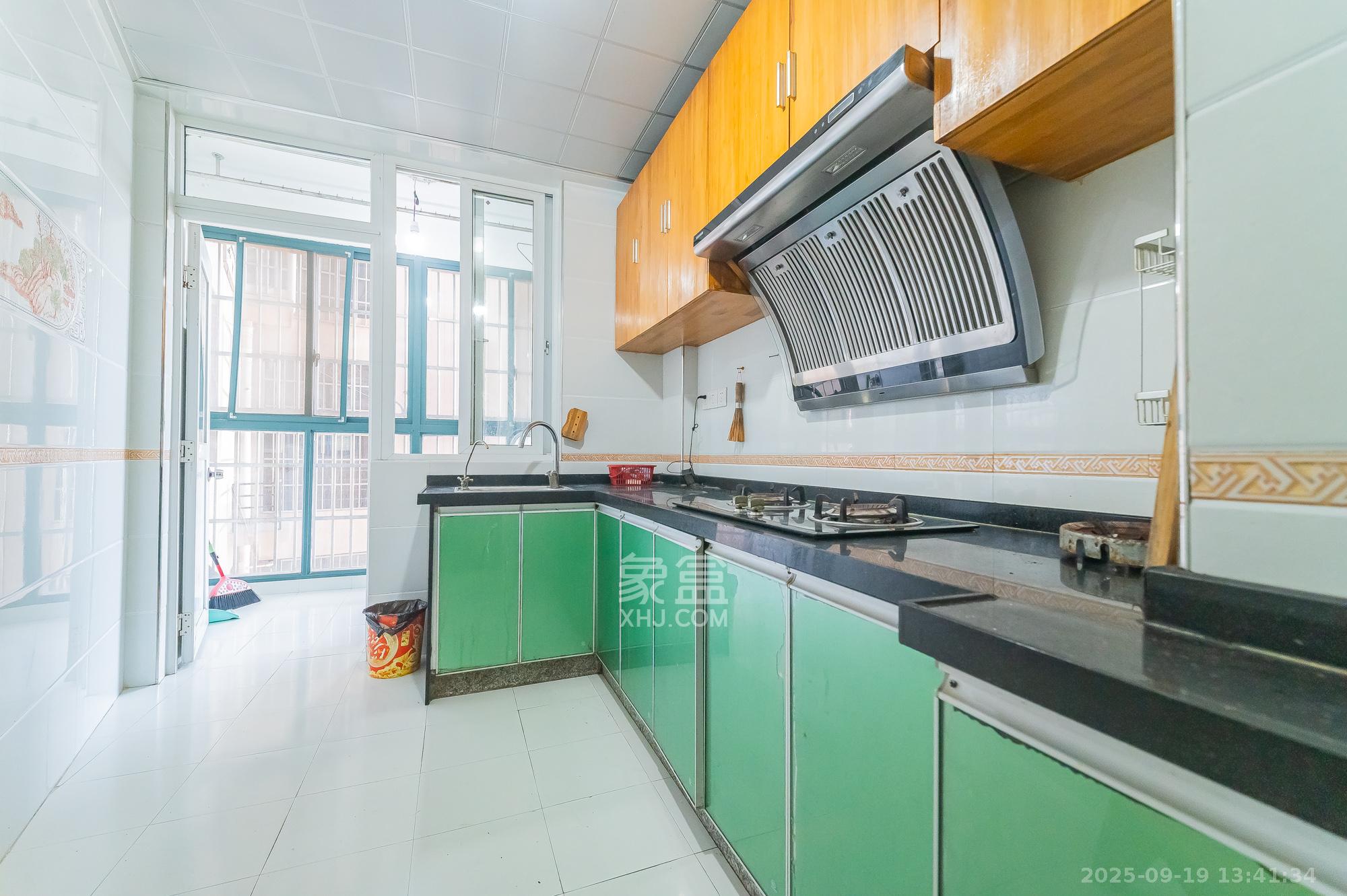 筑梦佳园  4室2厅2卫    79.8万厨房