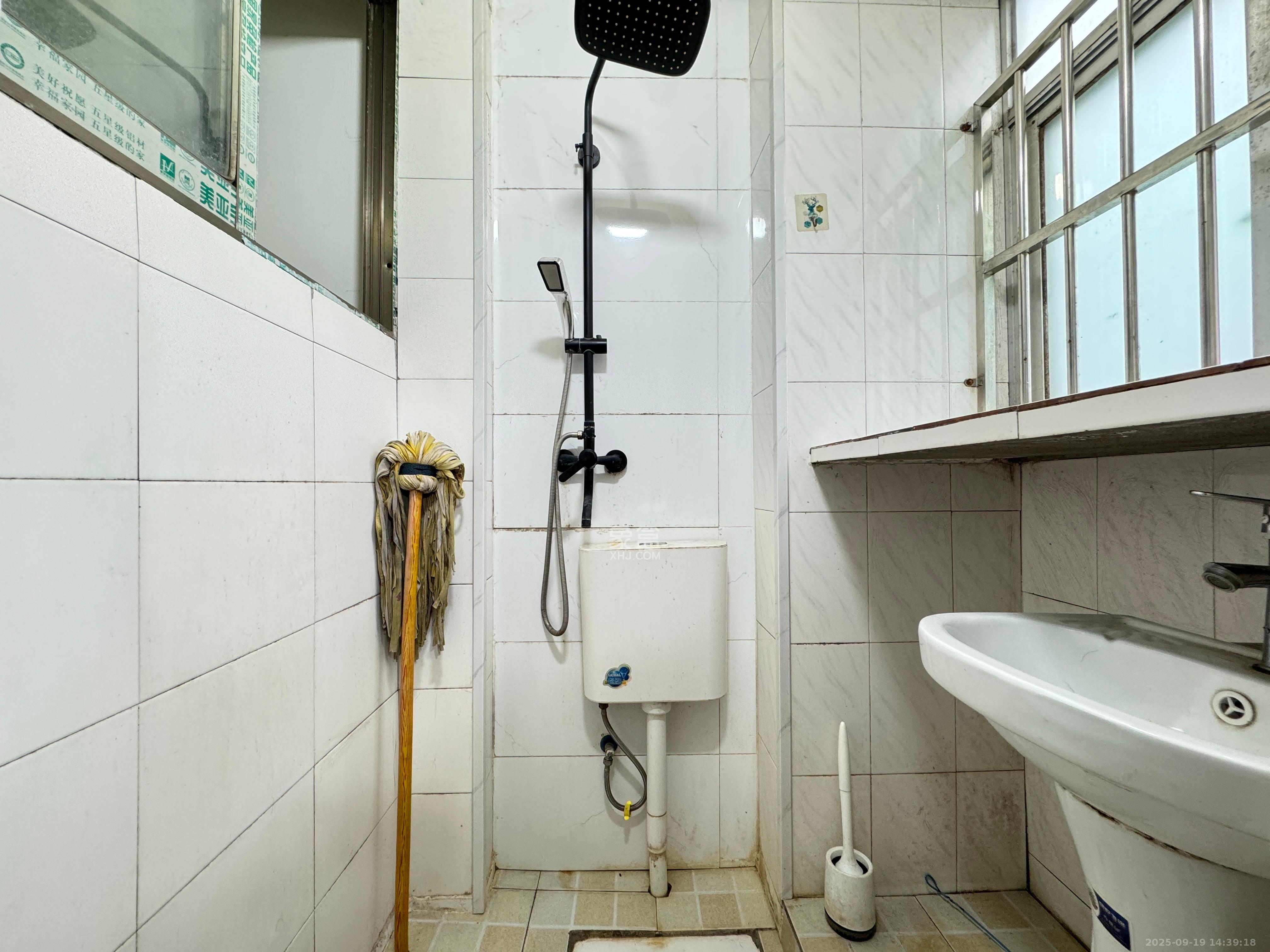 识字里社区 1室1厅1卫 1300.0元/月 识字里社区 1室1厅1卫 1300.0元/月室内图