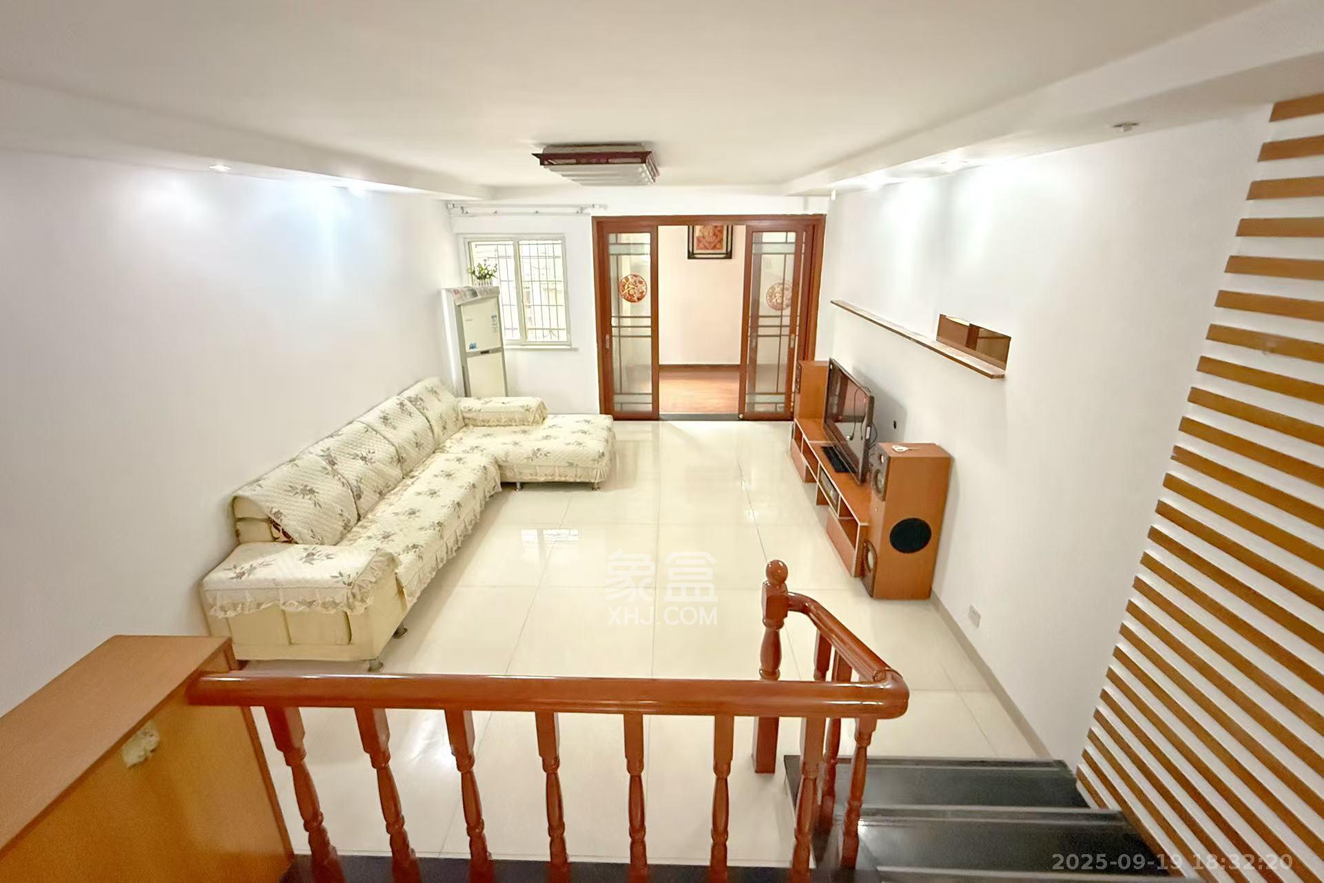 春满江南 4室2厅2卫 58.0万 春满江南 4室2厅2卫 58.0万客厅