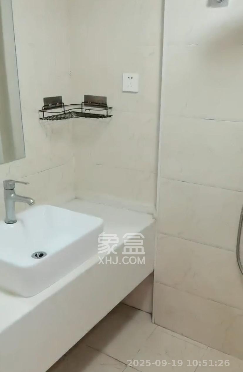 中建芙蓉工社 1室1厅1卫 1300.0元/月 中建芙蓉工社 1室1厅1卫 1300.0元/月室内图