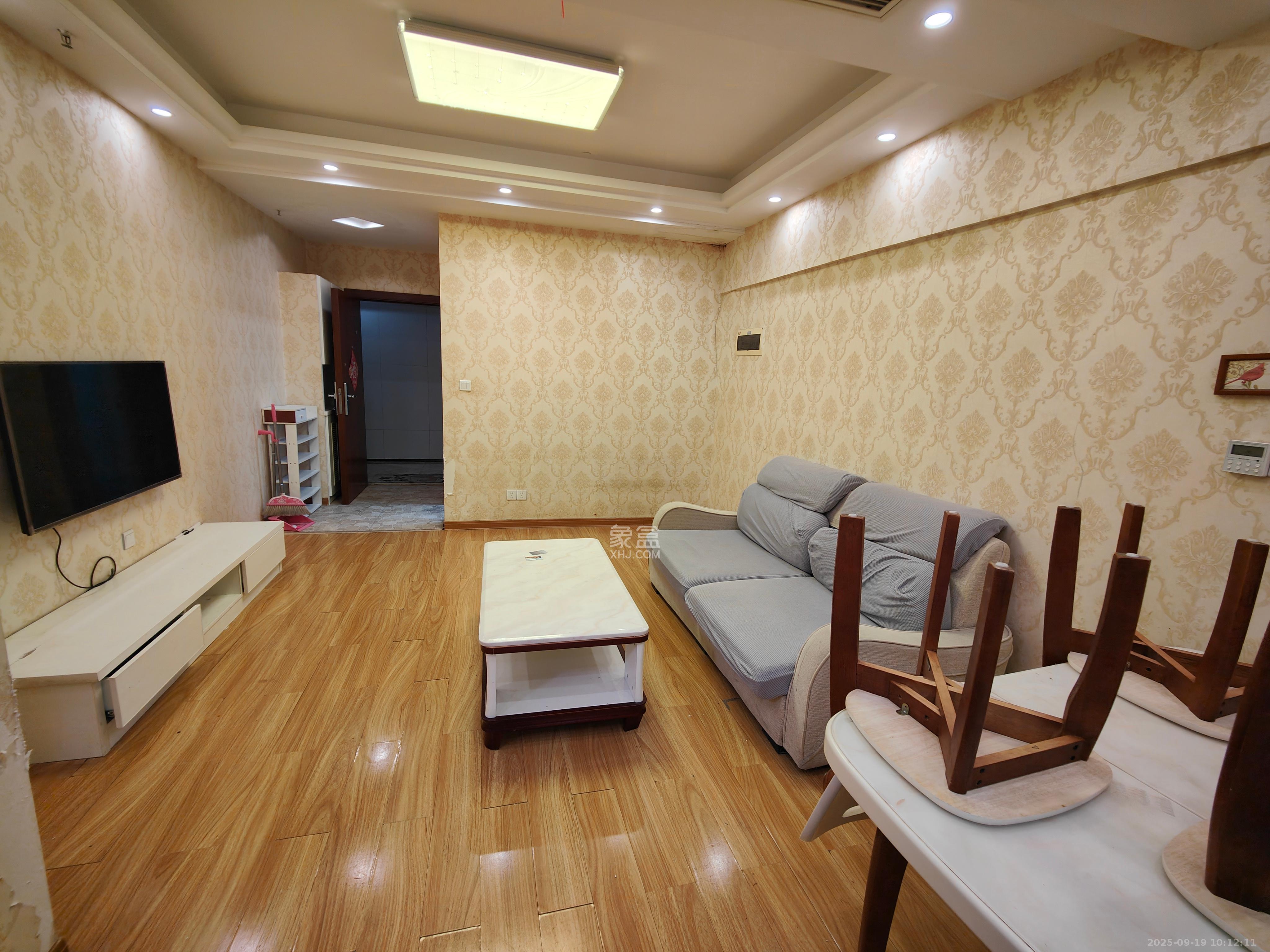 东怡外国（南湖一号)  1室1厅1卫    2400.0元/月室内图