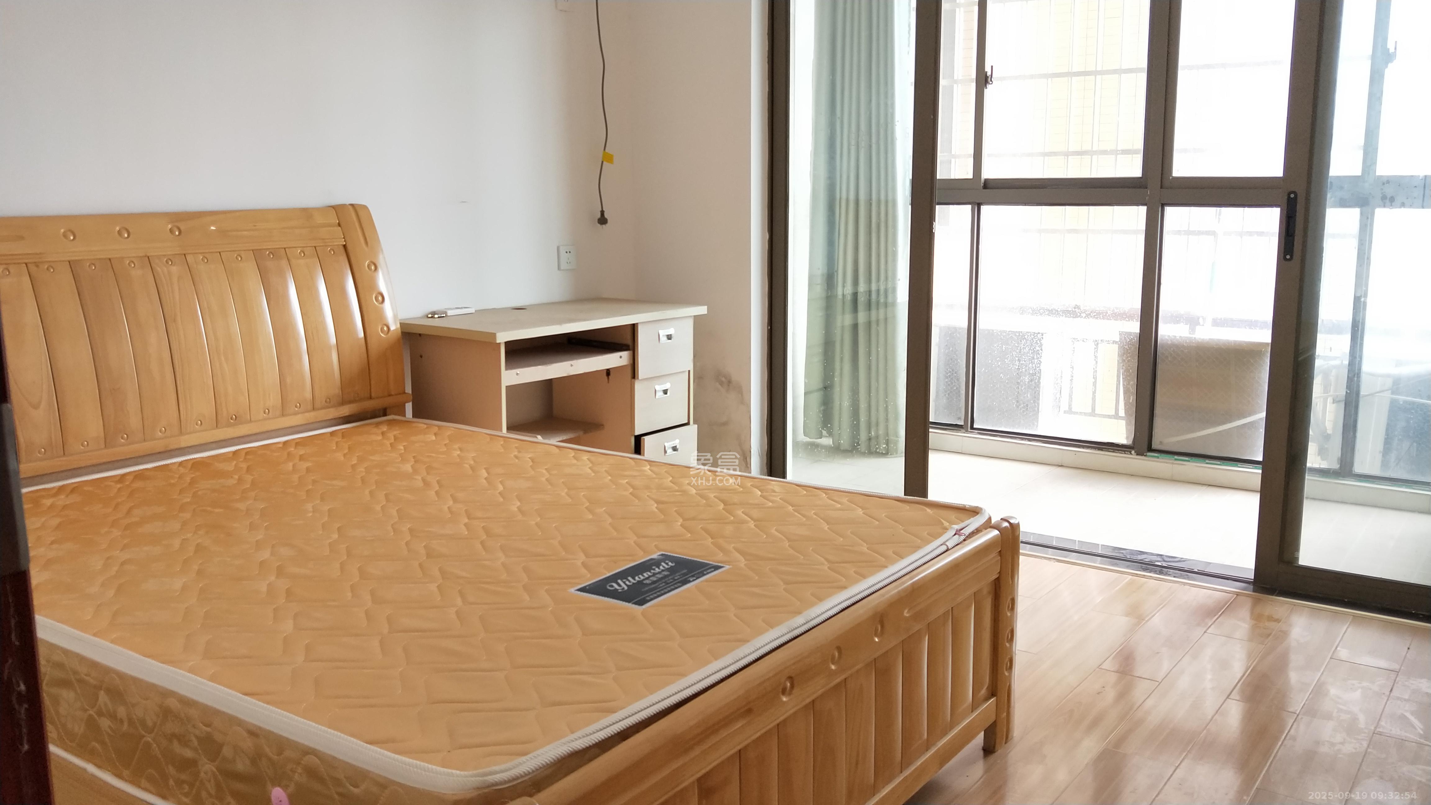 阳光晶城  2室2厅1卫    1900.0元/月室内图