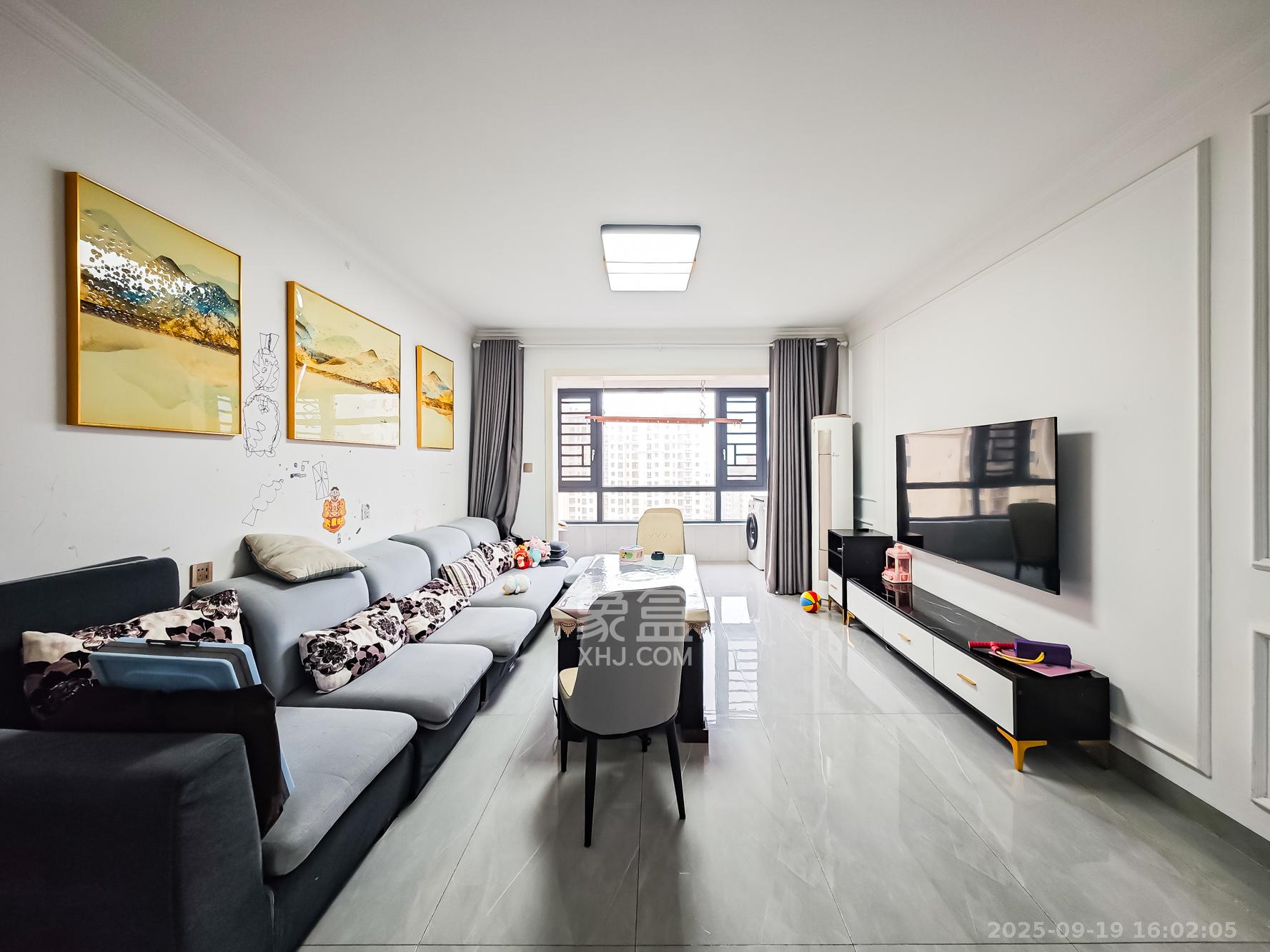 钱隆世家 4室2厅2卫 110.0万 钱隆世家 4室2厅2卫 110.0万客厅