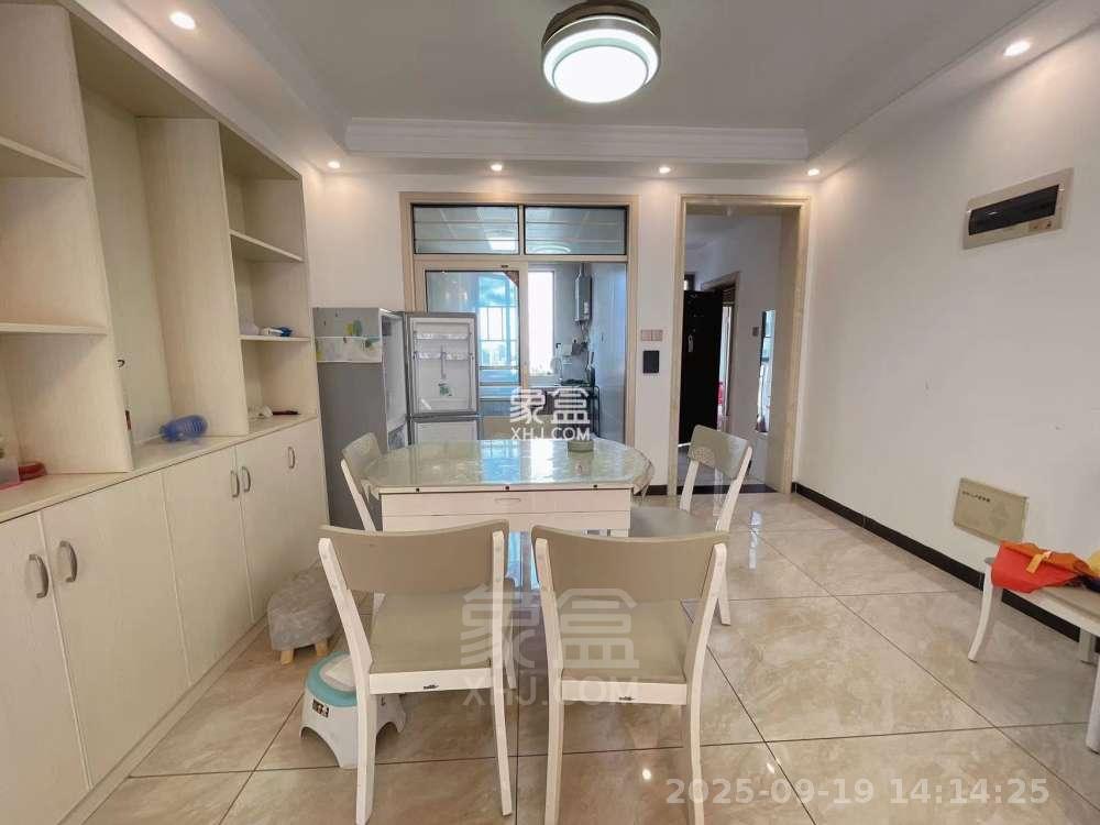 奥园广场  3室2厅2卫    2300.0元/月 奥园广场  3室2厅2卫    2300.0元/月室内图