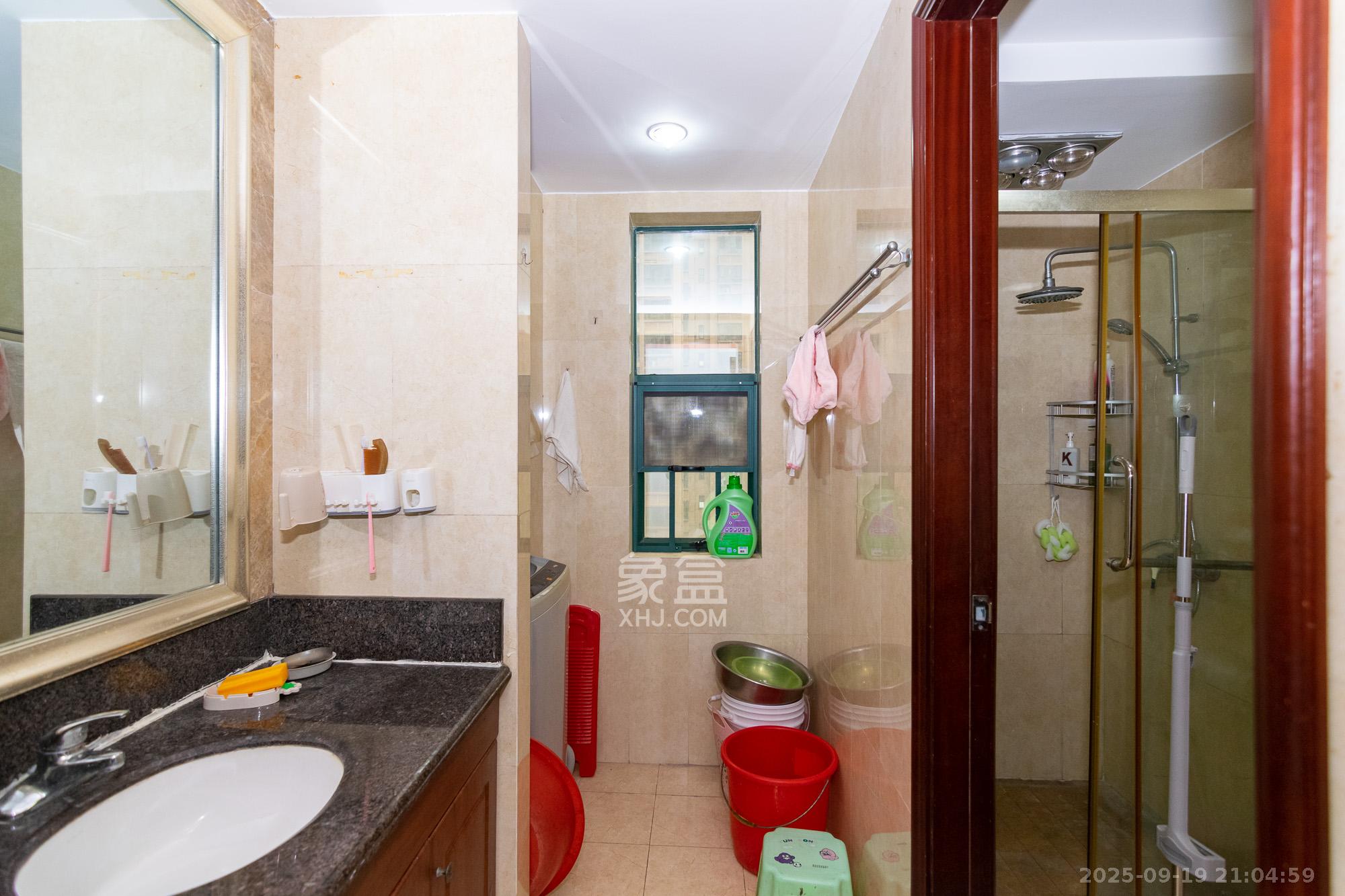 富基世纪公园 3室2厅1卫 53.0万 富基世纪公园 3室2厅1卫 53.0万卫生间