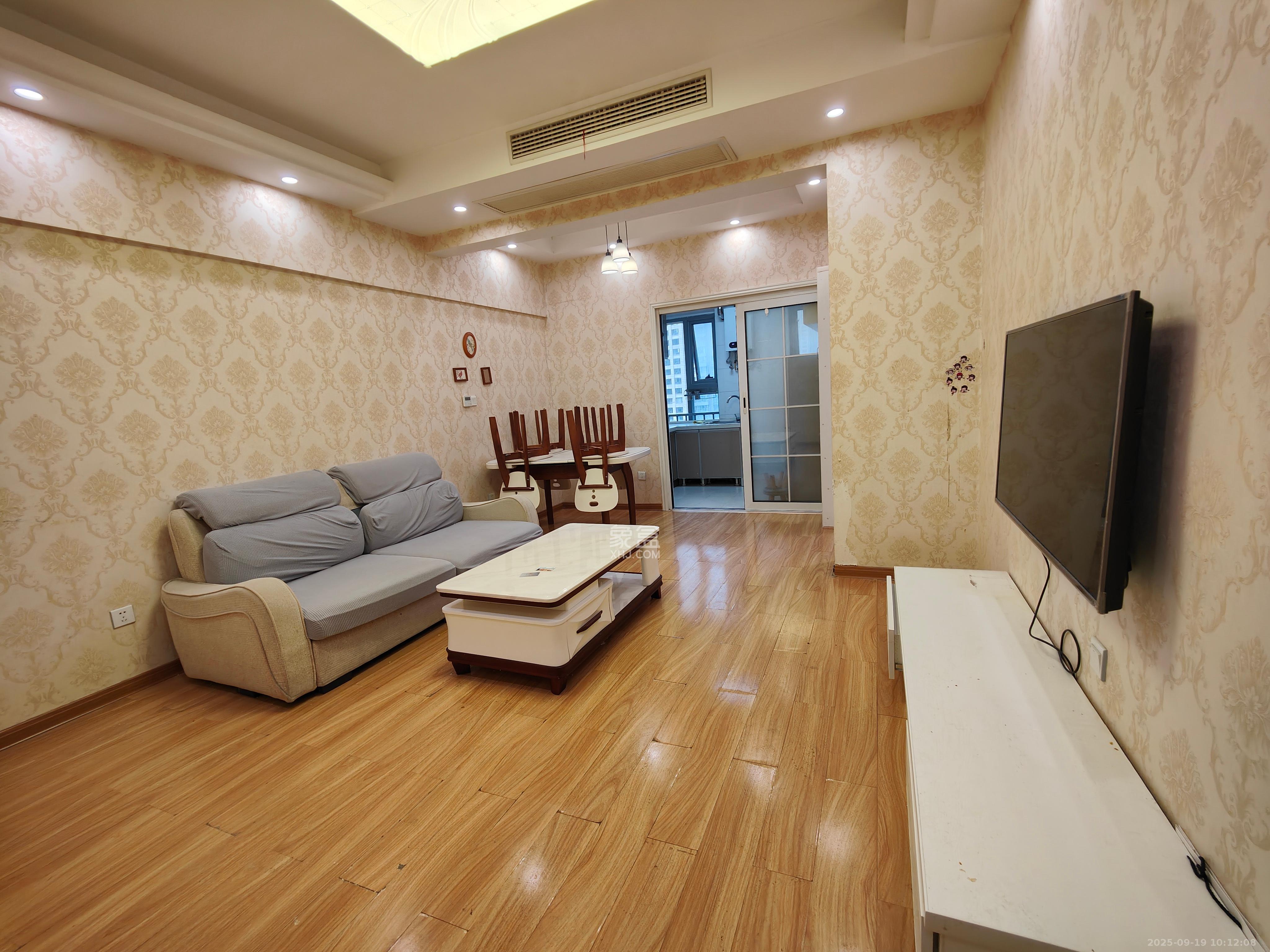 东怡外国(南湖一号) 1室1厅1卫 2400.0元/月 东怡外国(南湖一号) 1室1厅1卫 2400.0元/月室内图