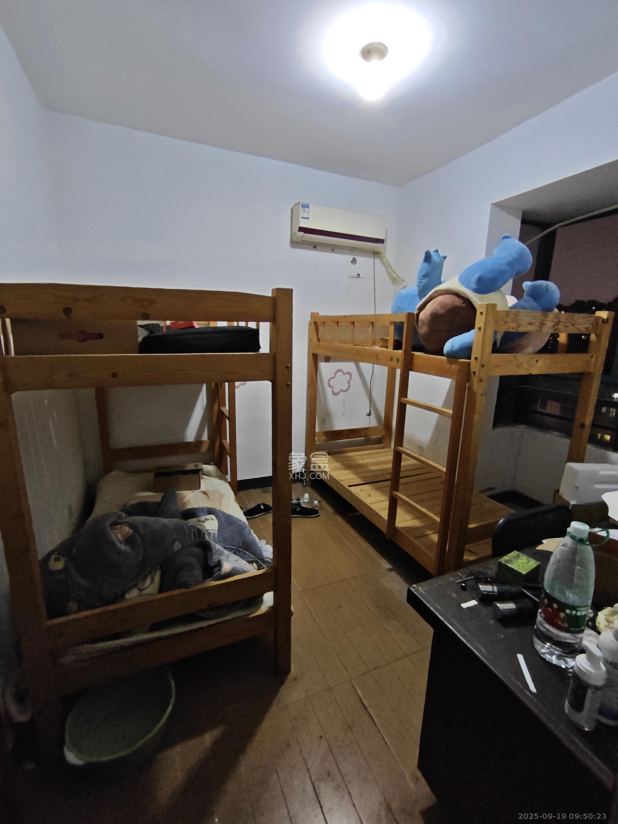 华盛世纪新城  4室1厅2卫    2000.0元/月室内图