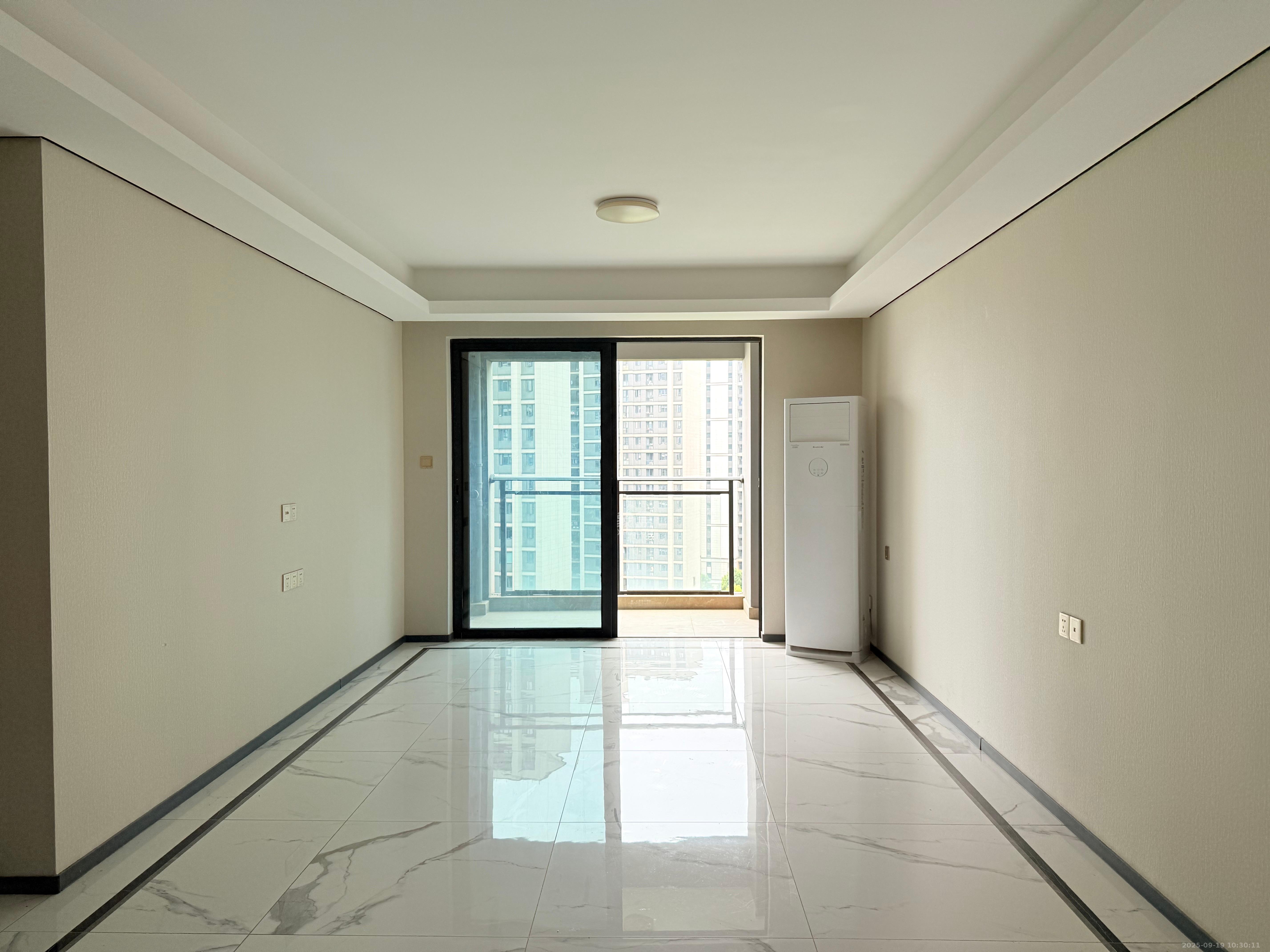 中海阅麓山一期  3室2厅2卫    3000.0元/月 中海阅麓山一期  3室2厅2卫    3000.0元/月