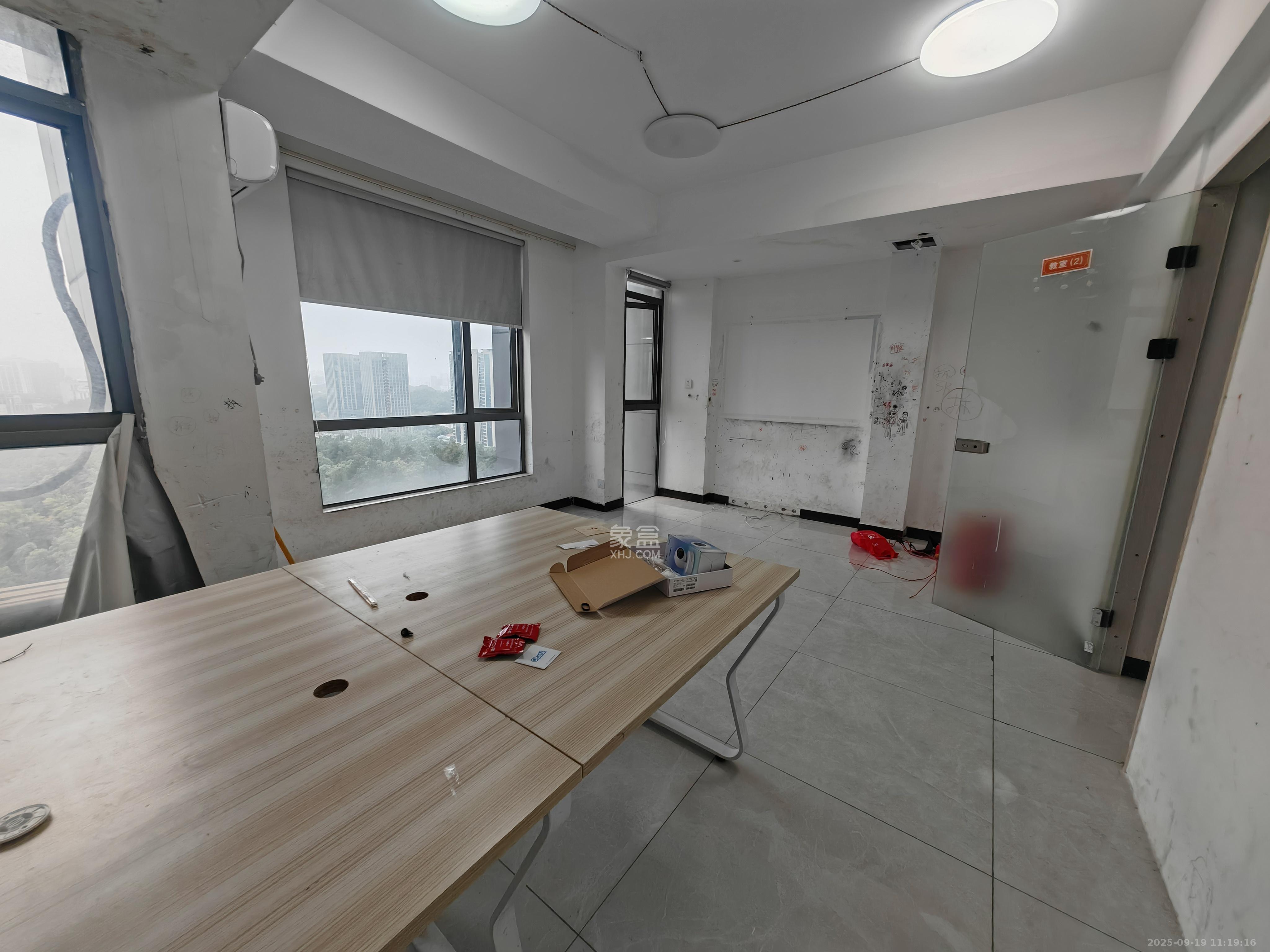 长房八方里（长房公园里）   66.0㎡      2000.0元/月室内图