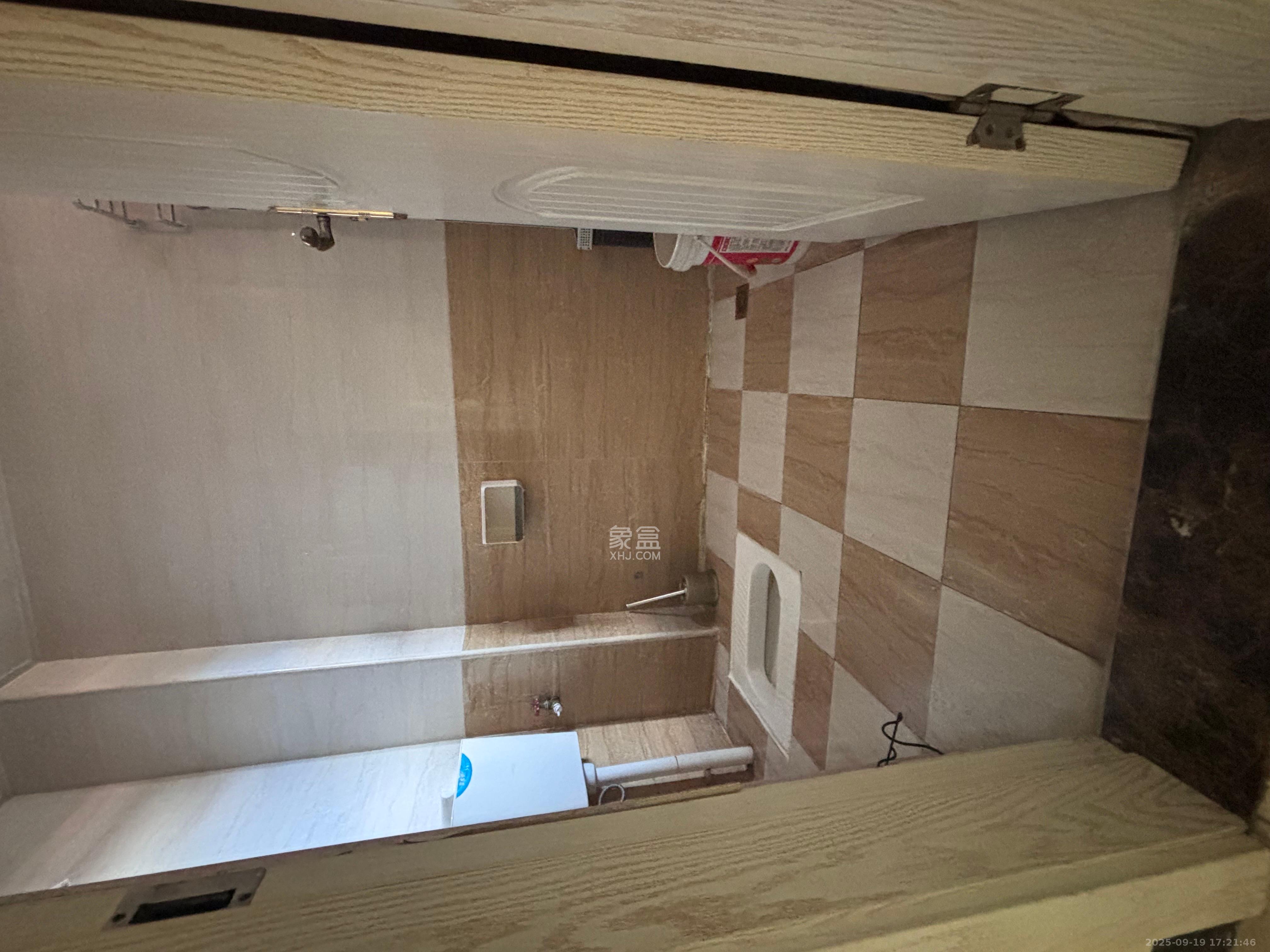 芙佳花园  4室2厅2卫    2500.0元/月室内图