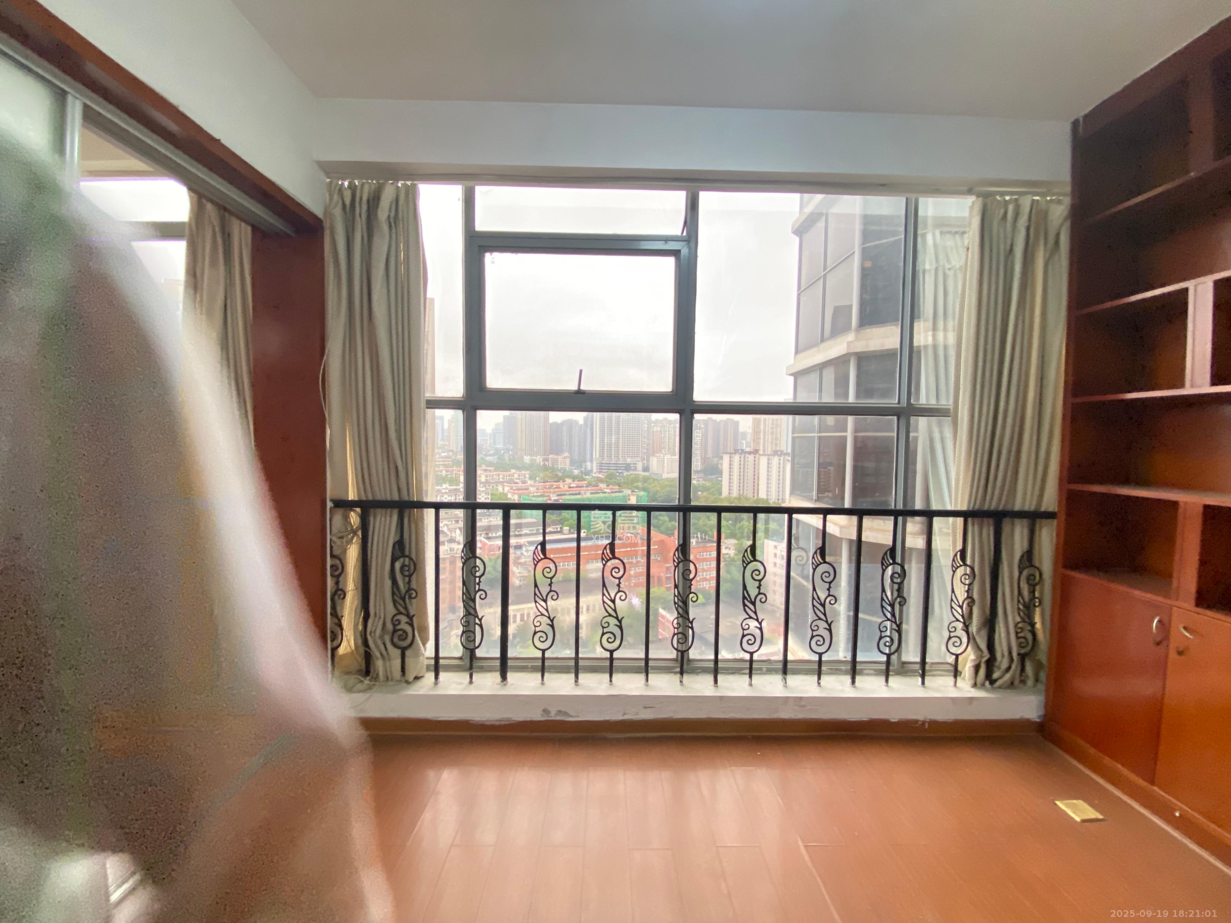 兴威新嘉园 3室2厅2卫 4000.0元/月 兴威新嘉园 3室2厅2卫 4000.0元/月室内图