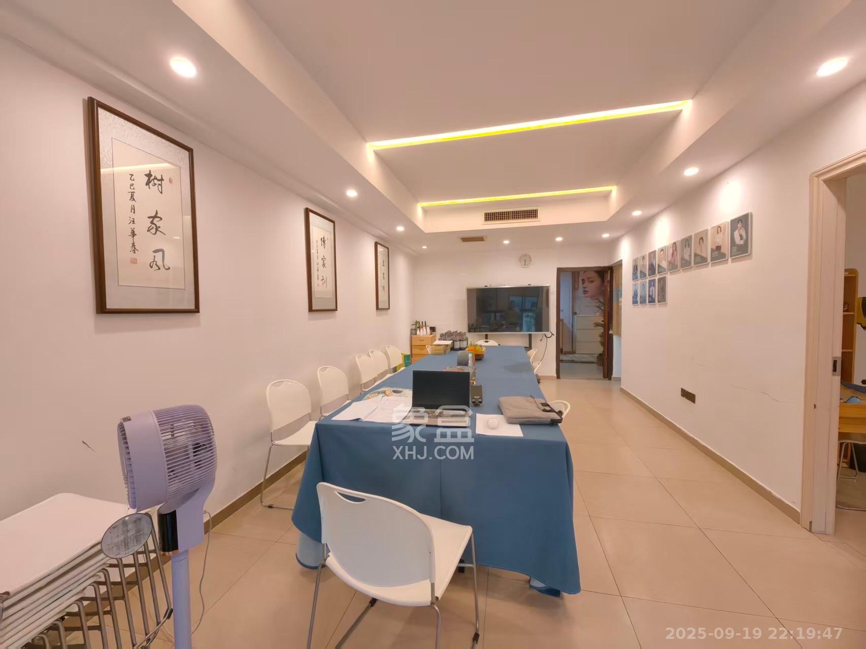 华晨国际公馆  2室2厅1卫    3000.0元/月室内图