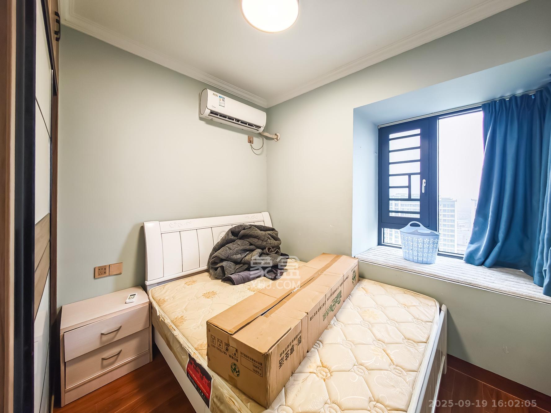 钱隆世家 4室2厅2卫 110.0万 钱隆世家 4室2厅2卫 110.0万卧室