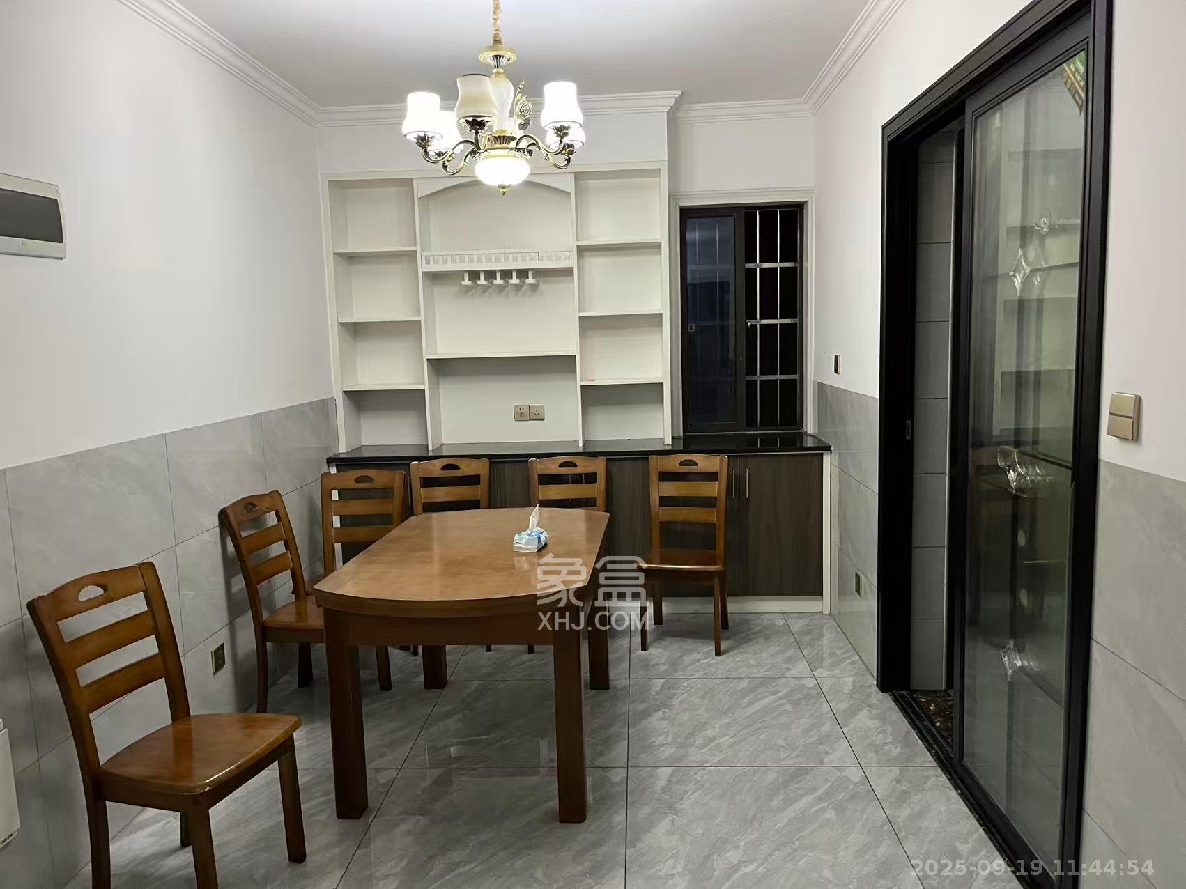 联丰苑 3室2厅2卫 2200.0元/月 联丰苑 3室2厅2卫 2200.0元/月室内图