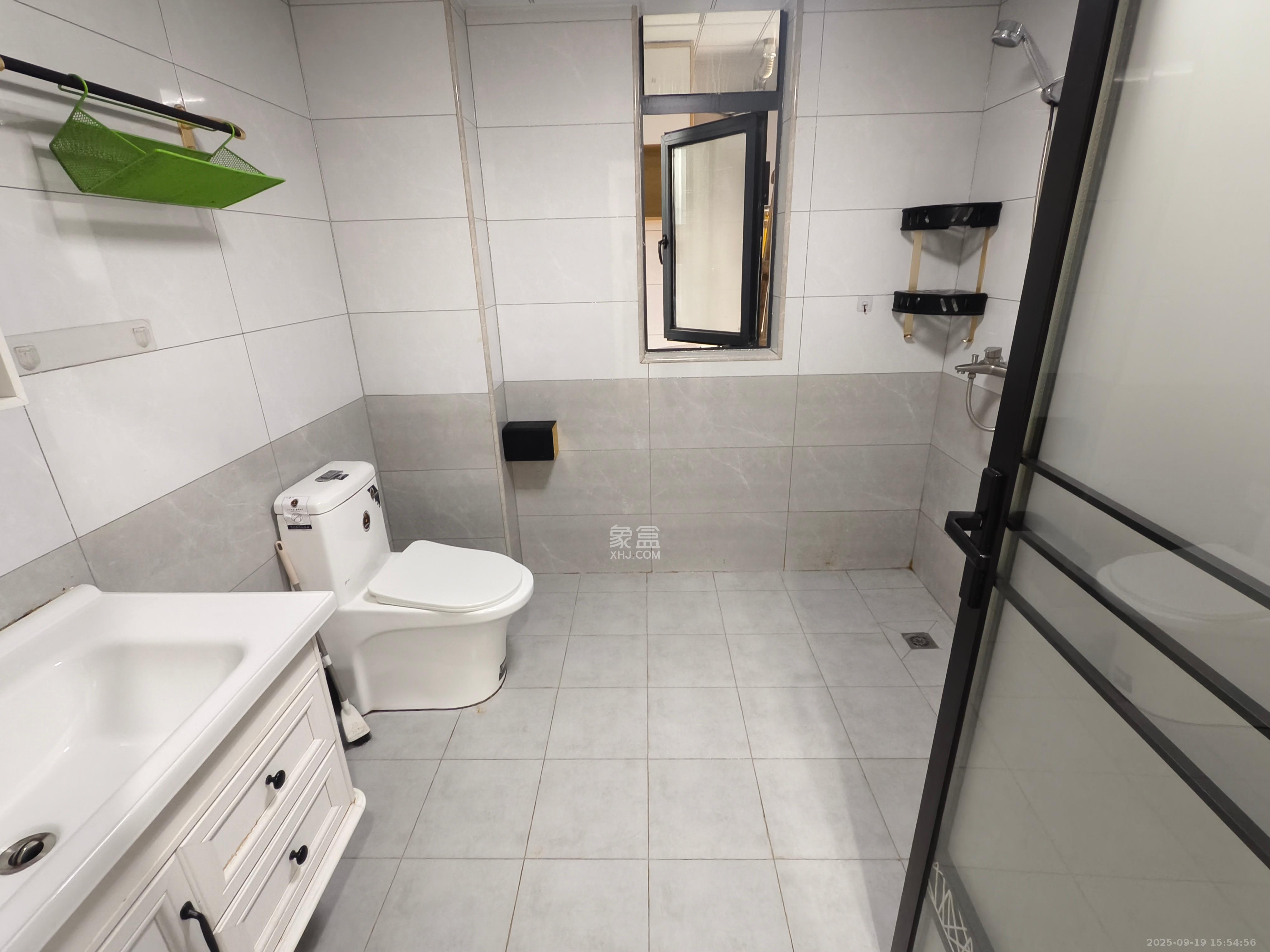 蓝山郡 3室2厅2卫 2400.0元/月 蓝山郡 3室2厅2卫 2400.0元/月室内图