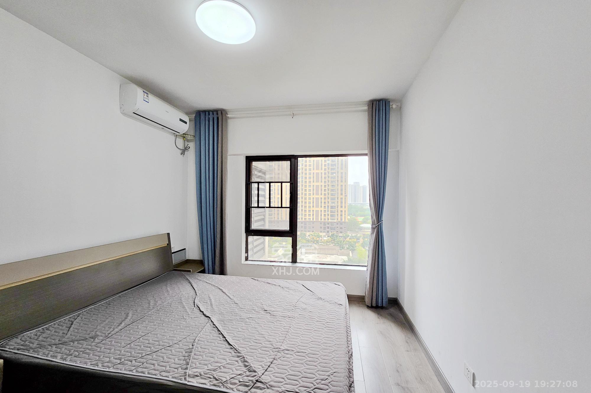 阳光城尚东湾凌云府  3室2厅2卫    115.8万卧室