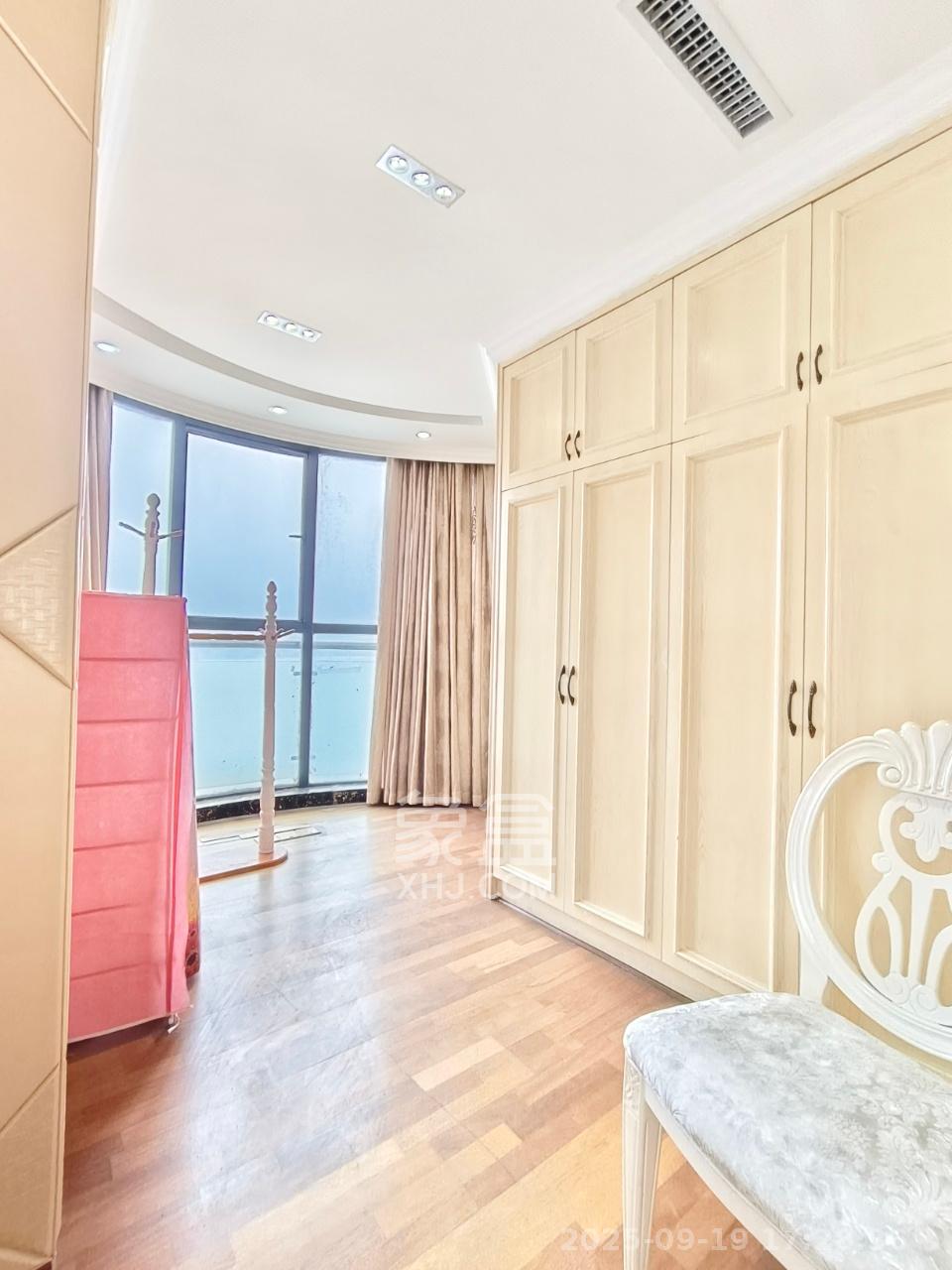 湘江世纪城临江苑 1室2厅2卫 4000.0元/月 湘江世纪城临江苑 1室2厅2卫 4000.0元/月室内图