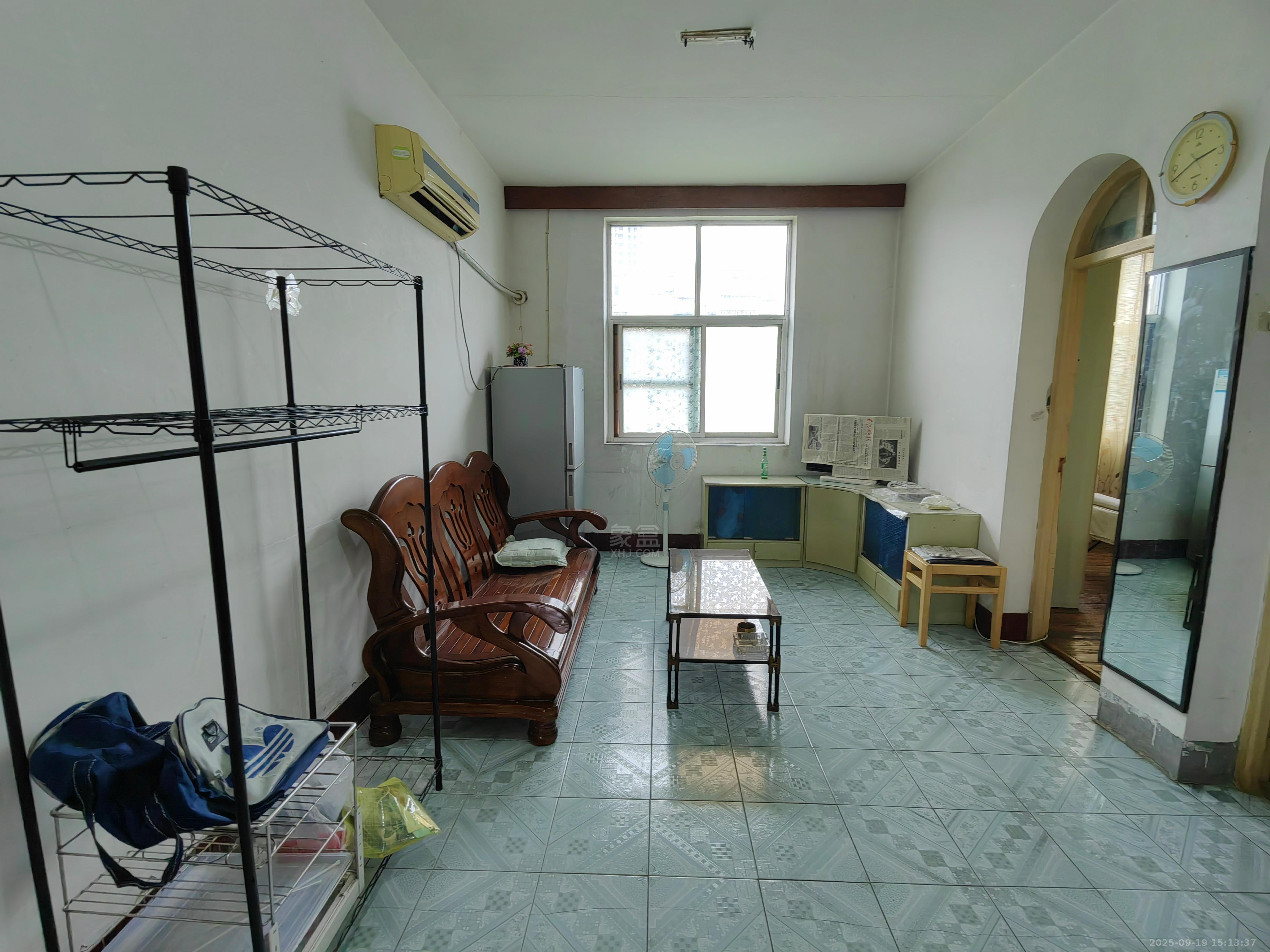 石峰区怡园小区 2室1厅1卫 500.0元/月 石峰区怡园小区 2室1厅1卫 500.0元/月室内图