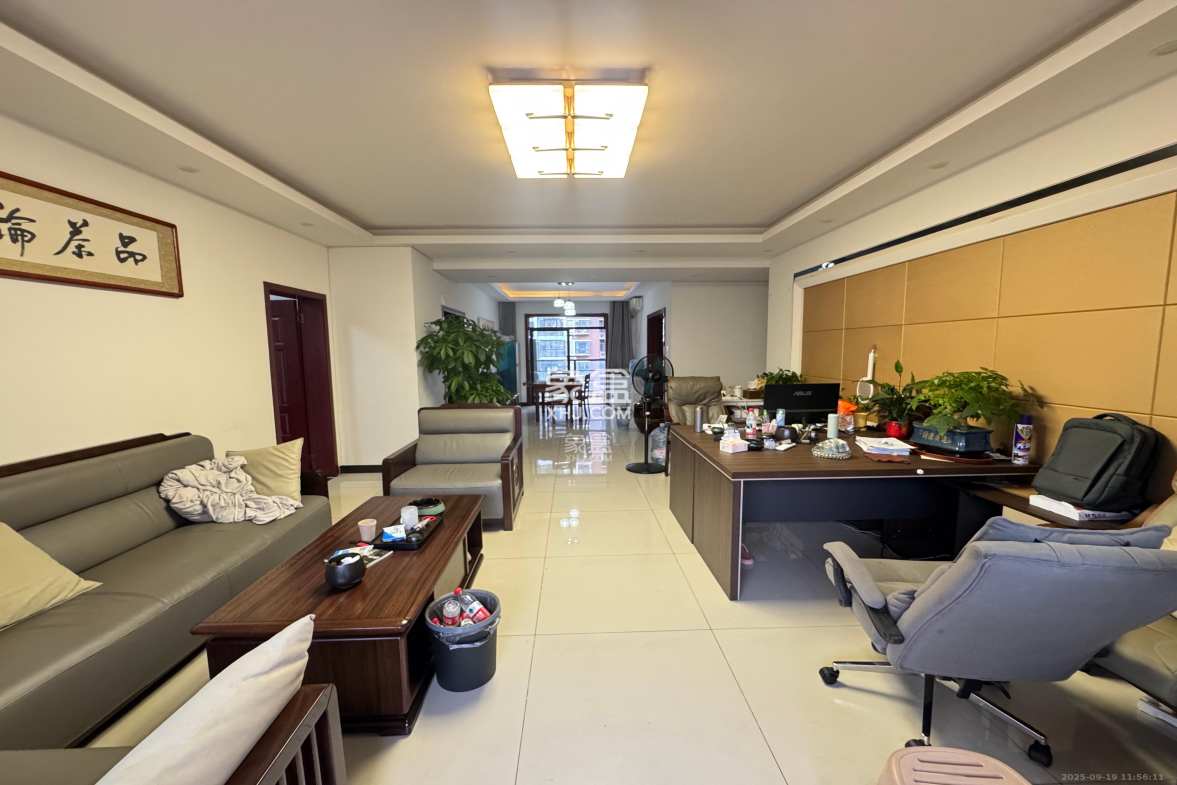 鑫远湘府华城 5室2厅2卫 5000.00元/月 鑫远湘府华城 5室2厅2卫 5000.00元/月室内图