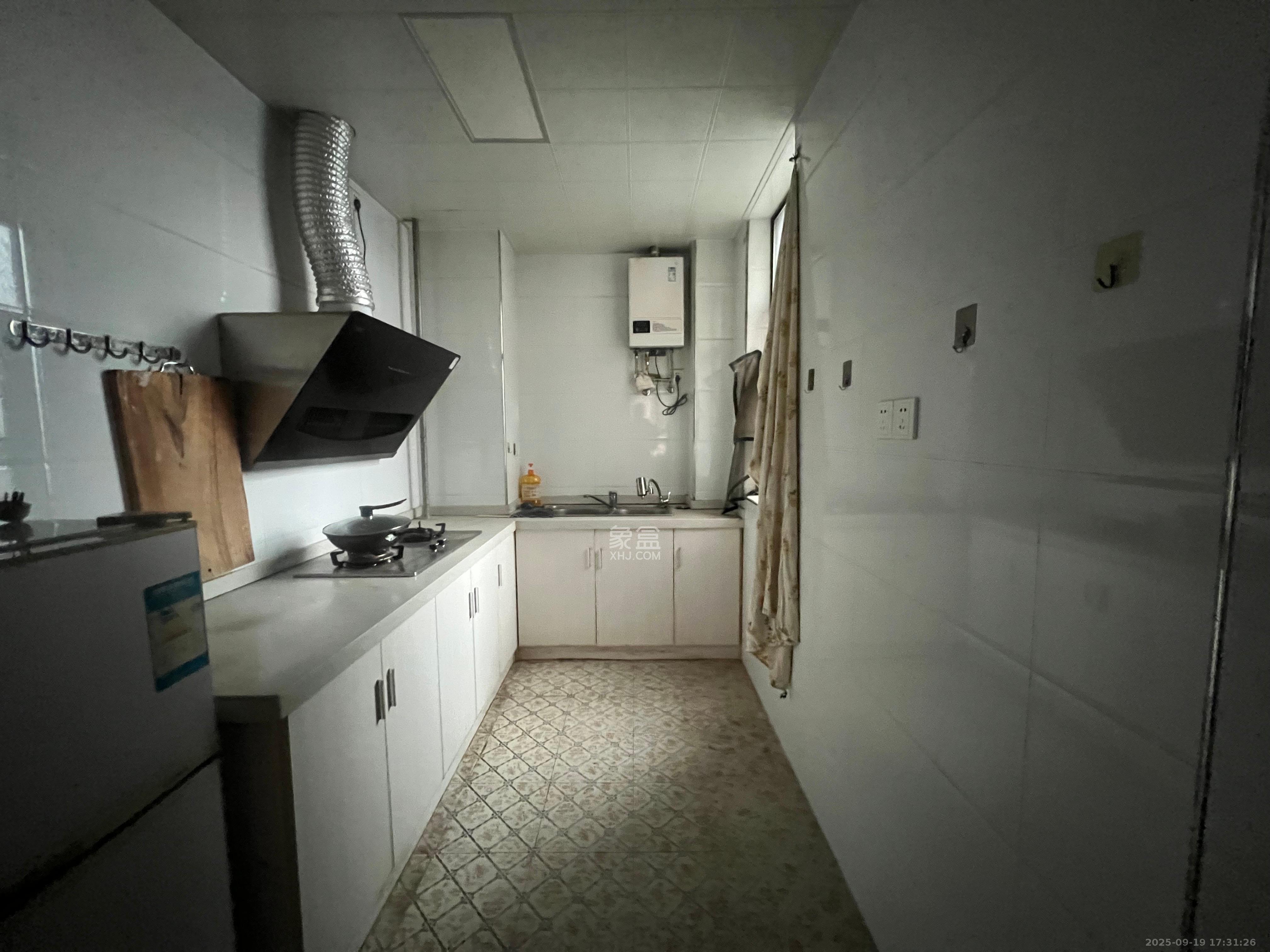 滨江一号(丰泰花园) 3室2厅2卫 2400.0元/月 滨江一号(丰泰花园) 3室2厅2卫 2400.0元/月室内图