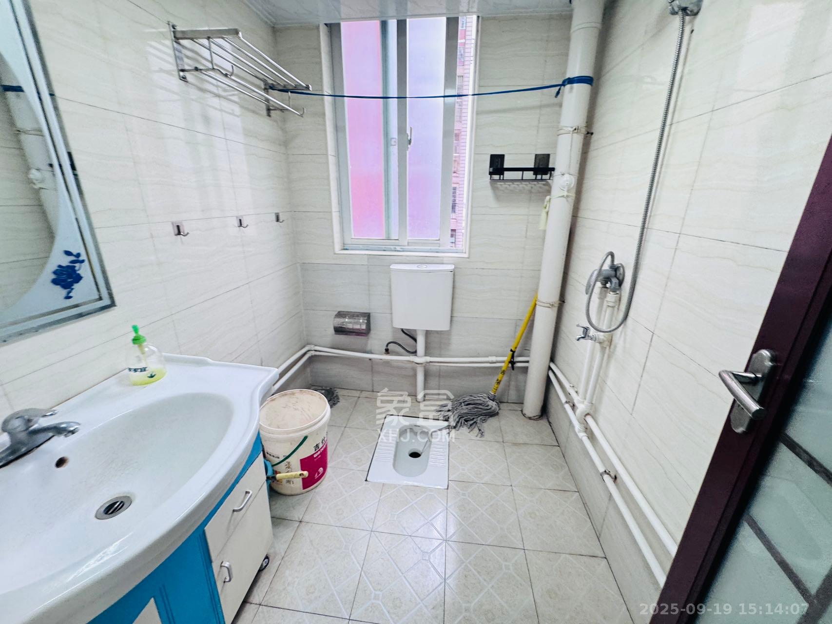 理工大学职工单位房青年汇  4室2厅1卫    2000.0元/月室内图