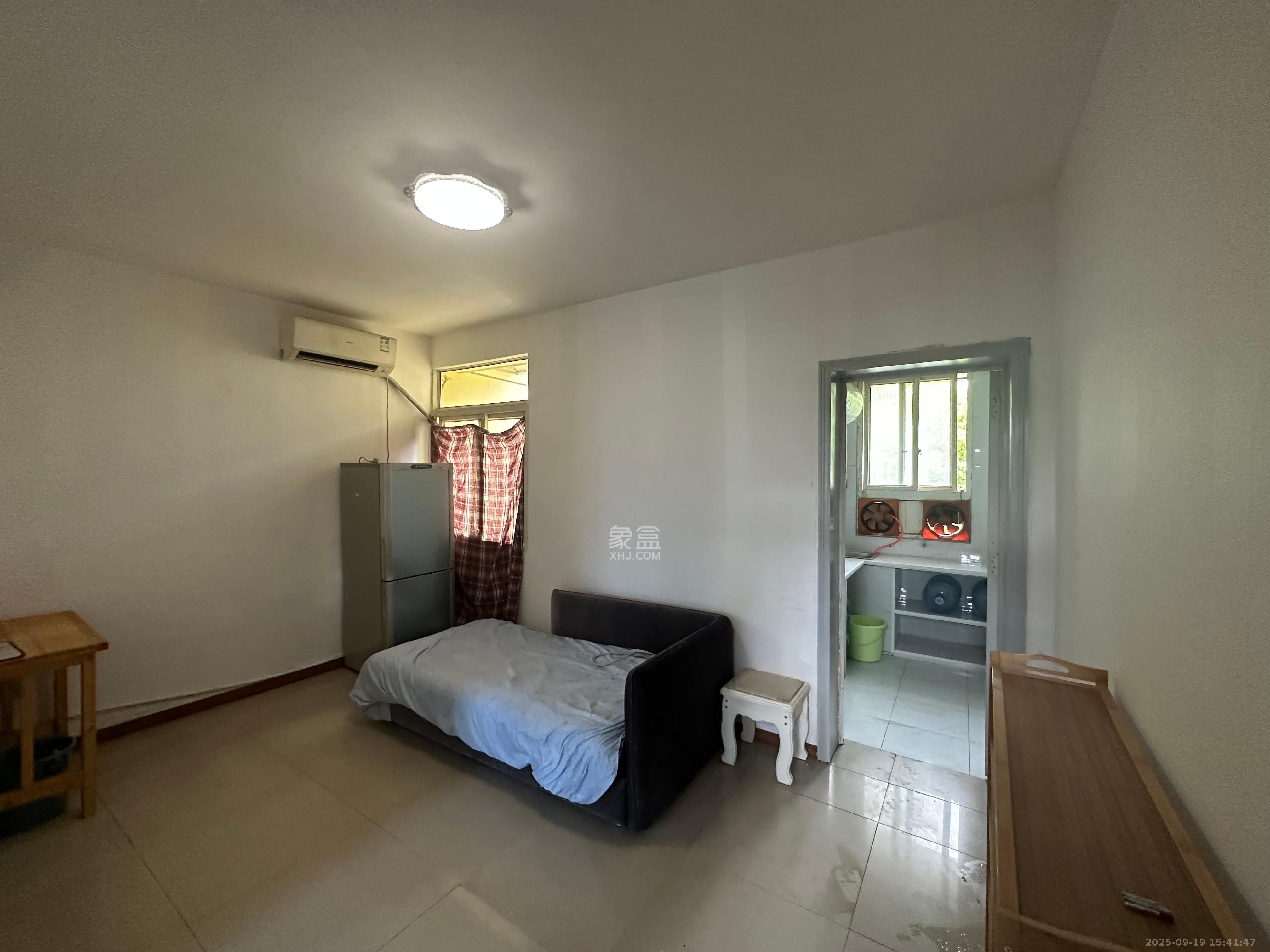 桔园小区1-8片  1室1厅1卫    1500.0元/月 桔园小区1-8片  1室1厅1卫    1500.0元/月室内图