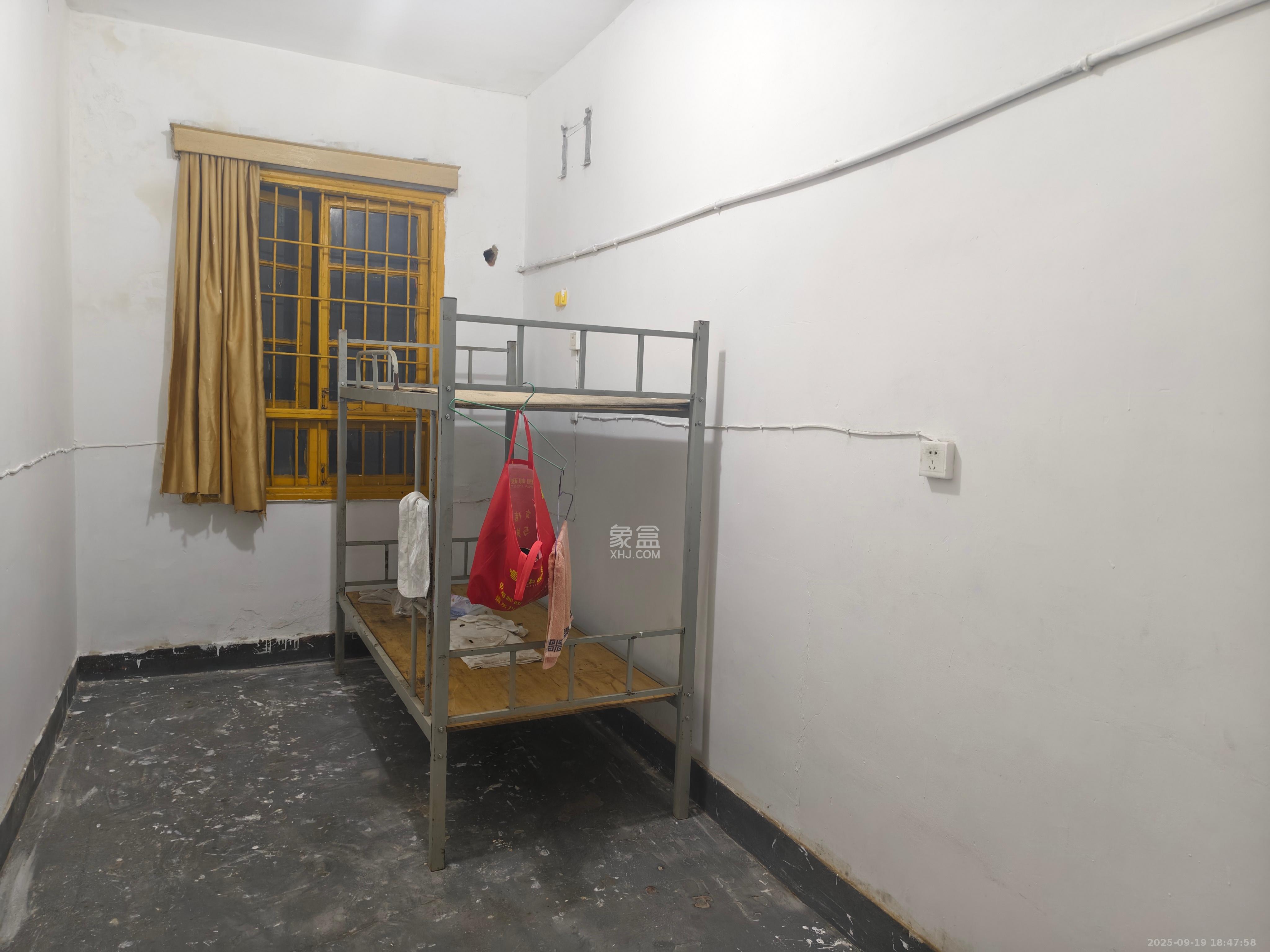 西牌楼社区  3室1厅1卫    2600.0元/月室内图