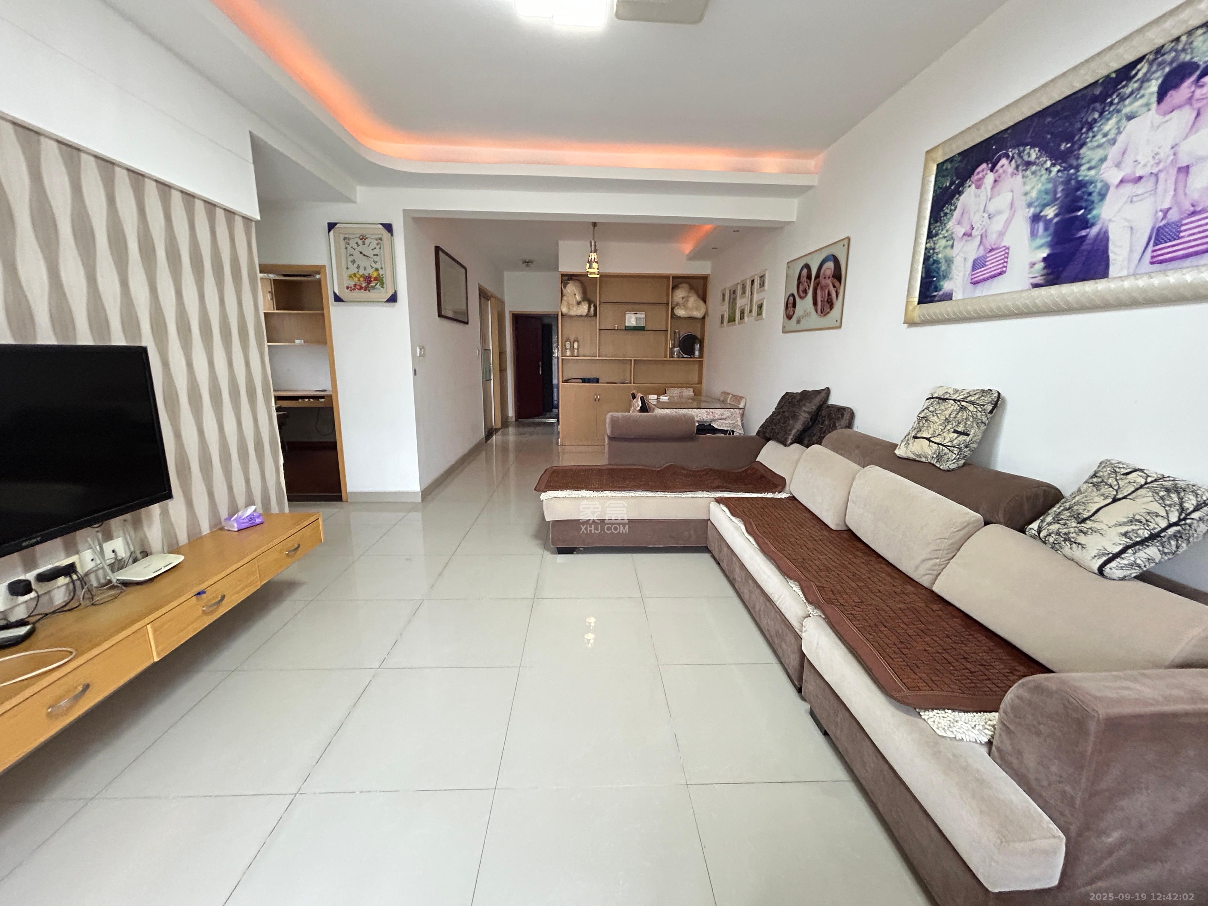 长盛岚庭 3室2厅1卫 2400.0元/月 长盛岚庭 3室2厅1卫 2400.0元/月室内图