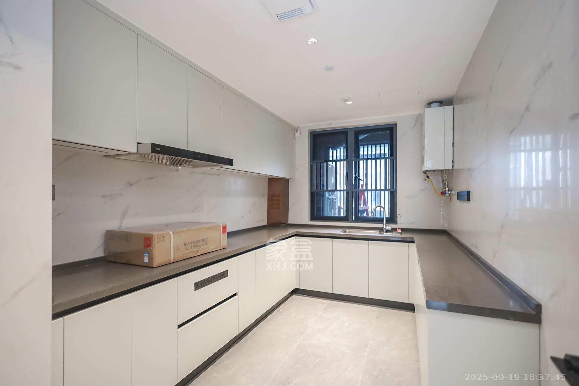 长沙悦府(华润万象城) 4室2厅3卫 530.0万 长沙悦府(华润万象城) 4室2厅3卫 530.0万厨房