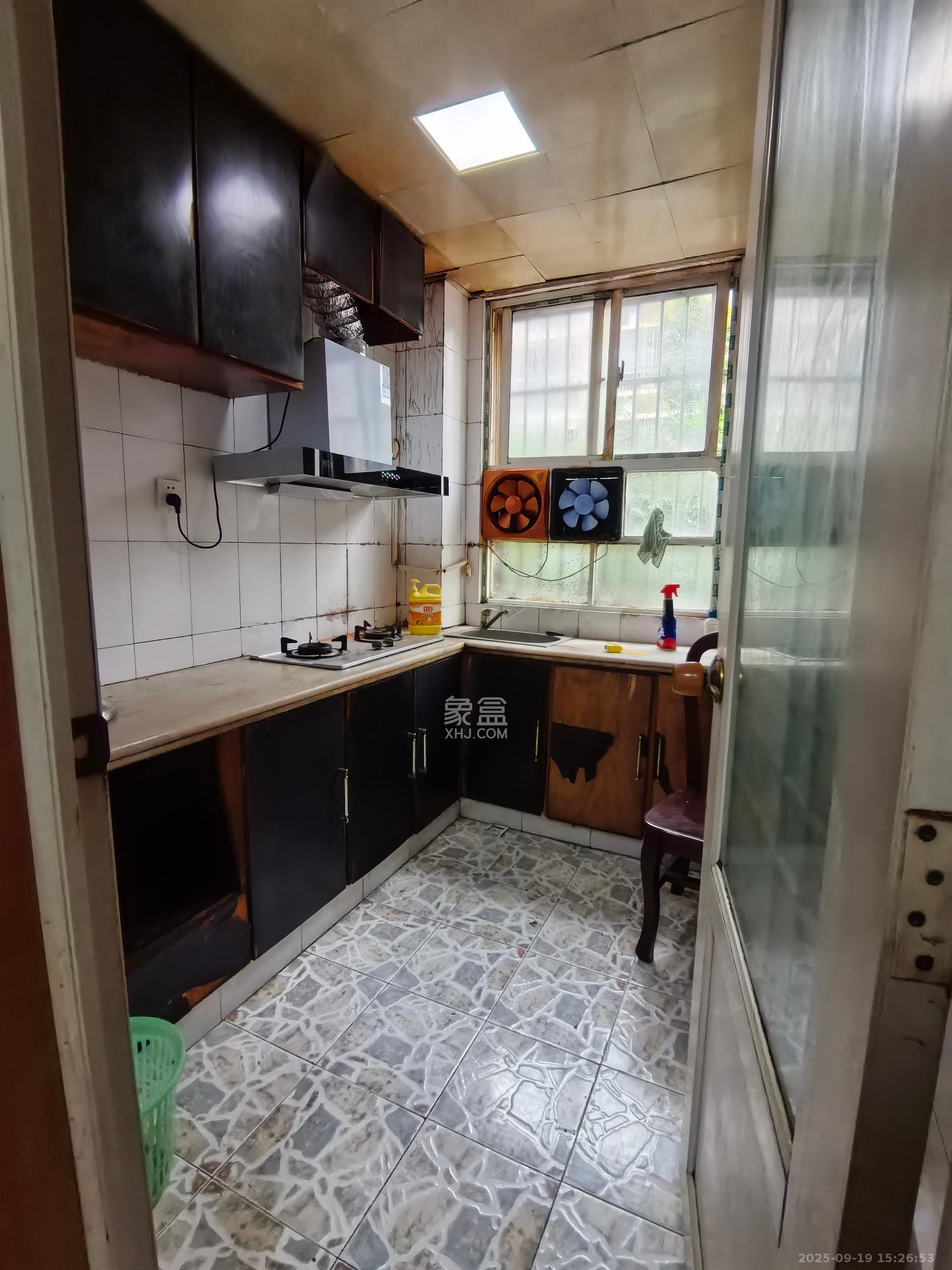 新星小区 2室2厅1卫 1450.0元/月 新星小区 2室2厅1卫 1450.0元/月室内图