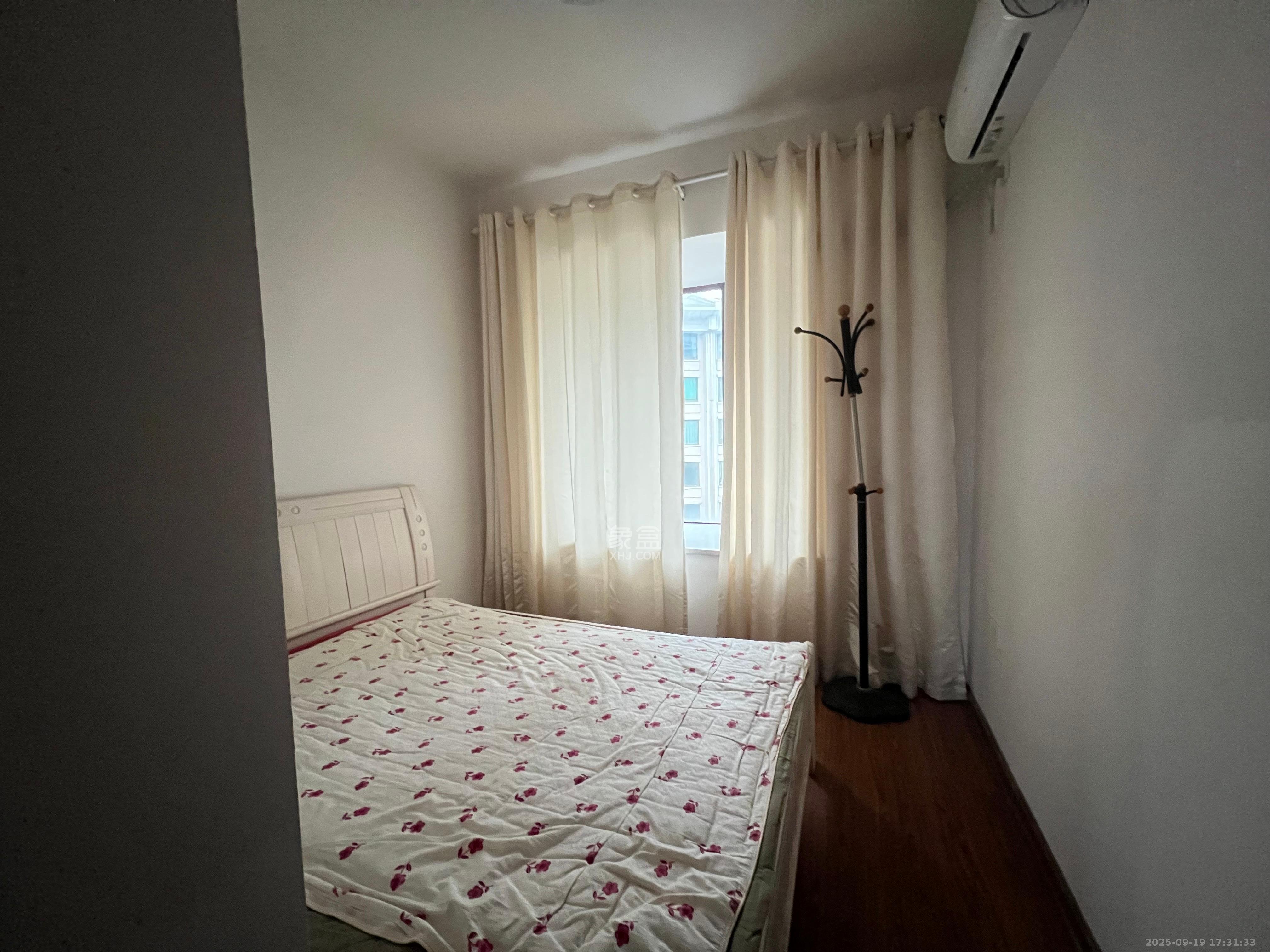 滨江一号（丰泰花园）  3室2厅2卫    2400.0元/月室内图