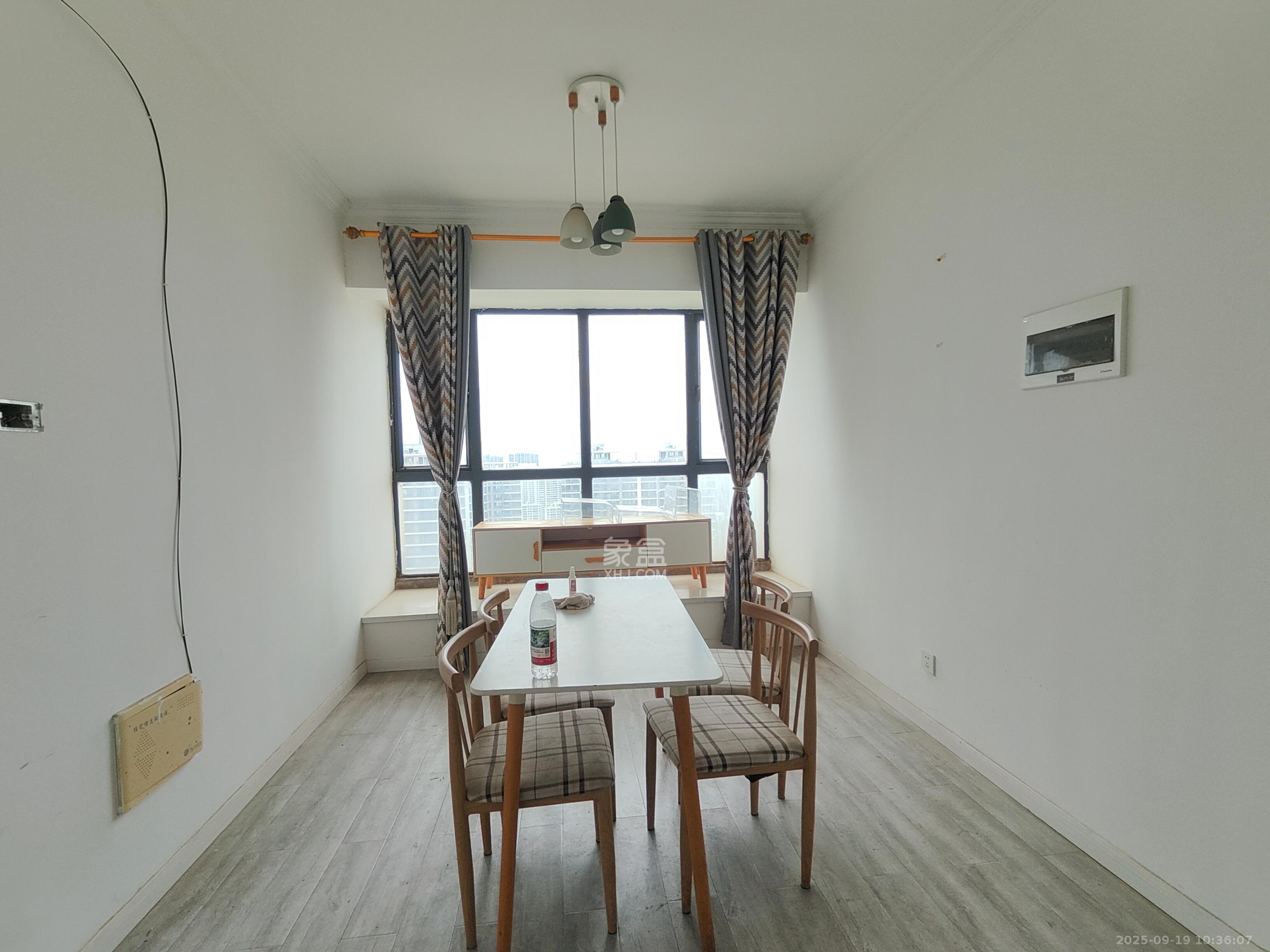 勤诚达新界  1室2厅1卫    2400.0元/月室内图