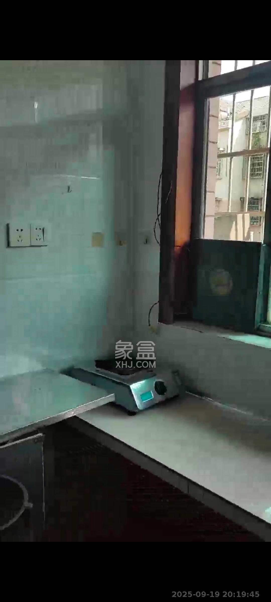 高岭小区 1室1厅1卫 1200.0元/月 高岭小区 1室1厅1卫 1200.0元/月室内图