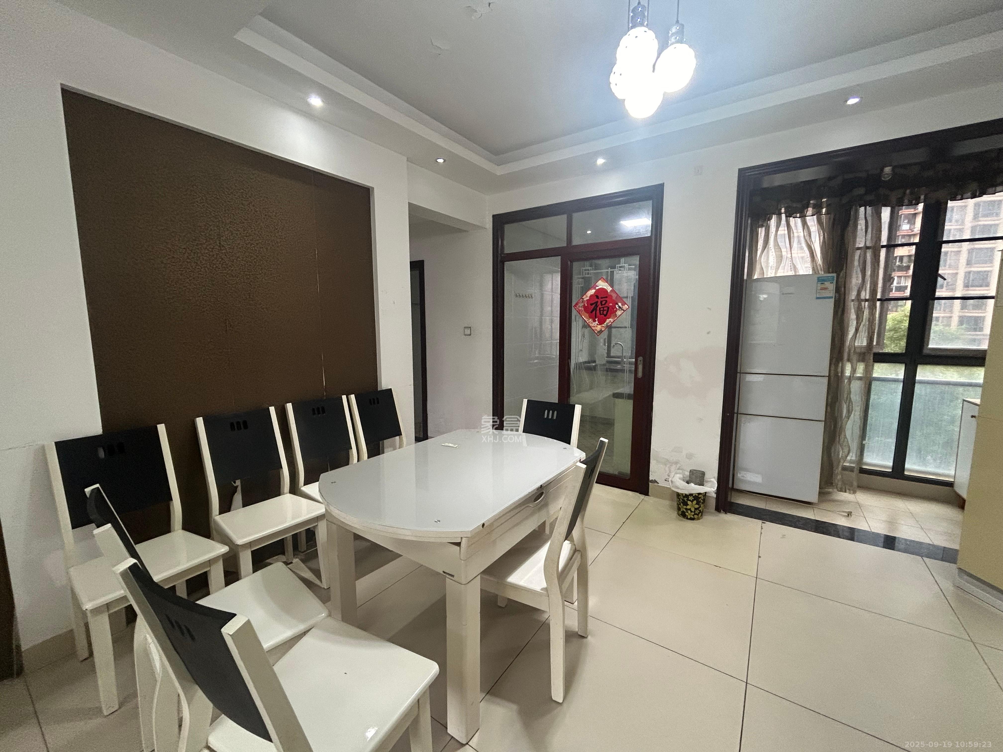 兴威帕克水岸  3室2厅2卫    2400.0元/月室内图