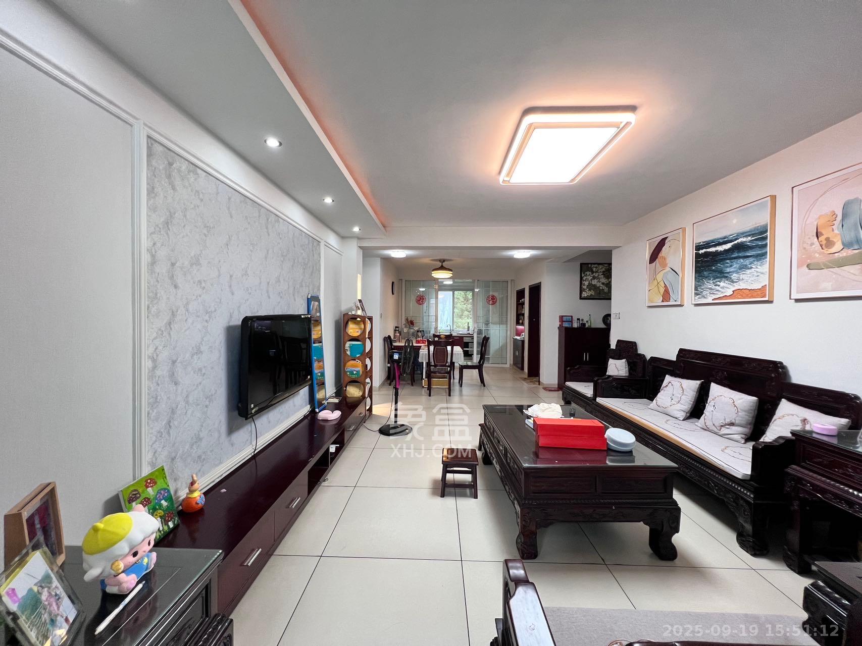 学府华庭  4室2厅2卫    2500.0元/月室内图