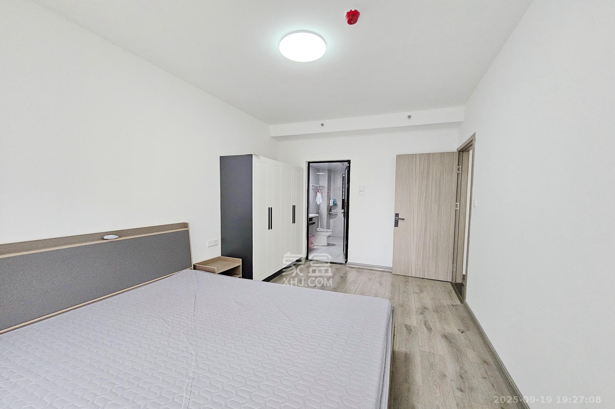 阳光城尚东湾凌云府  3室2厅2卫    115.8万卧室