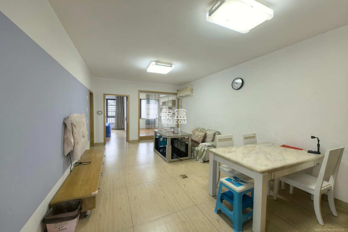 旭辉御府 3室2厅1卫 2400.0元/月 旭辉御府 3室2厅1卫 2400.0元/月室内图