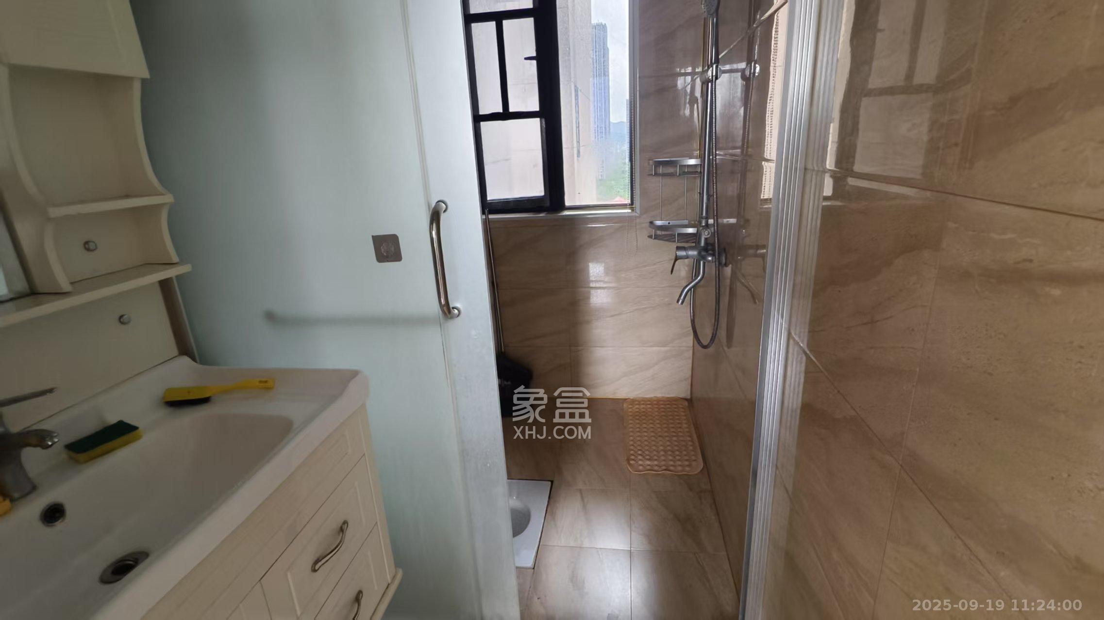 润芳园 3室2厅2卫 2300.0元/月 润芳园 3室2厅2卫 2300.0元/月室内图