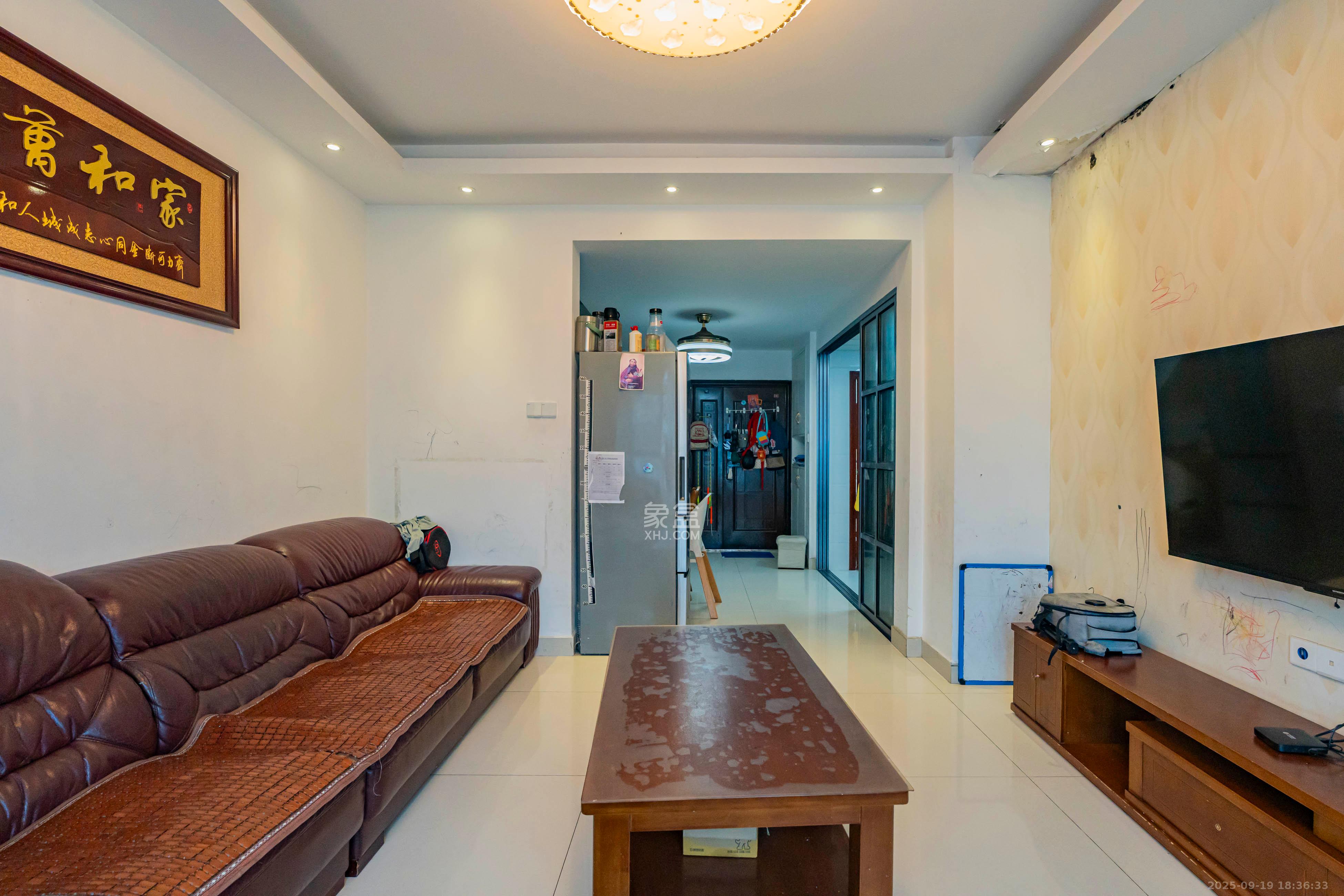 凯乐国际城  3室2厅1卫    120.0万客厅