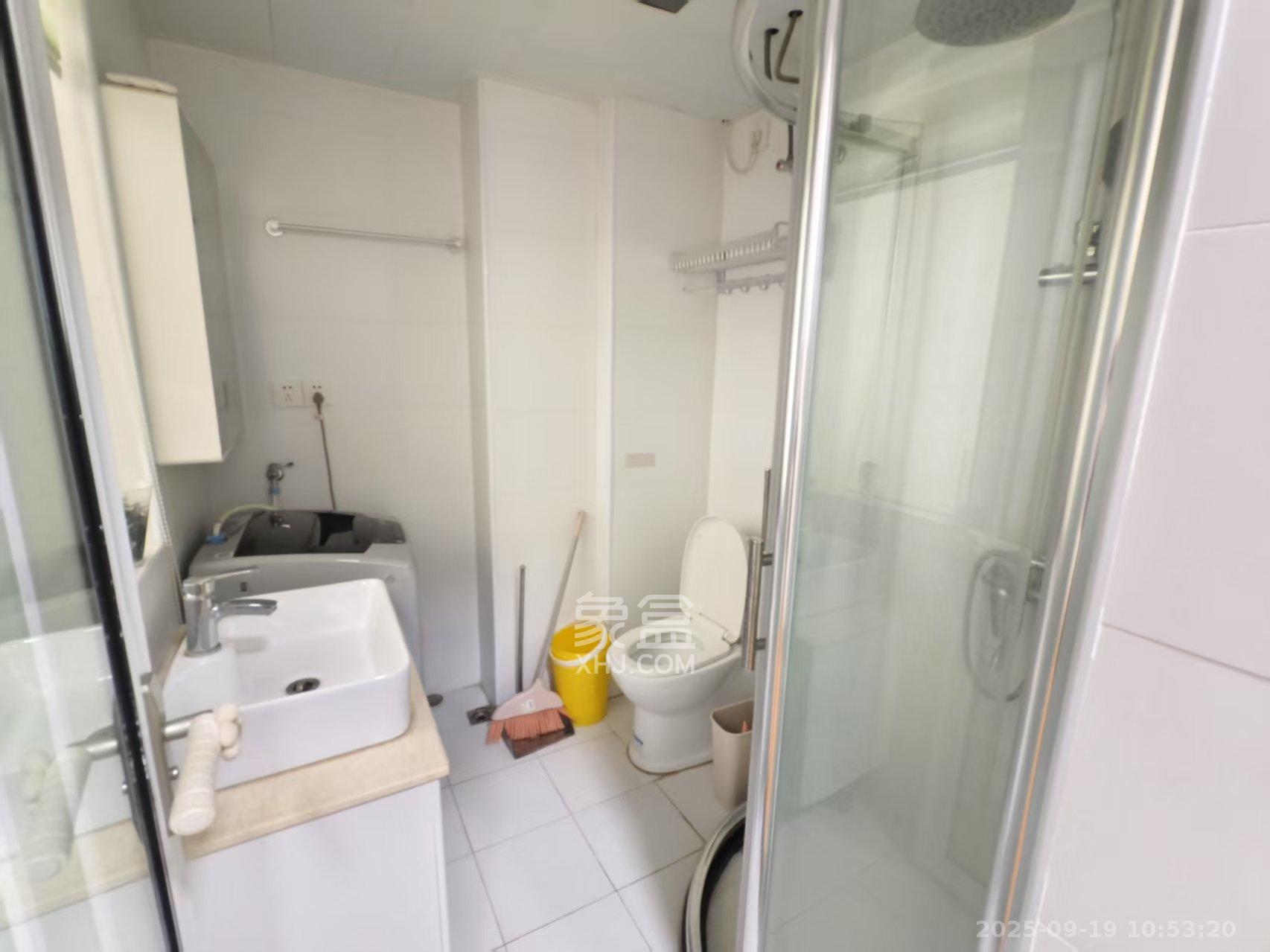 未来漫城 1室1厅1卫 1350.0元/月 未来漫城 1室1厅1卫 1350.0元/月室内图