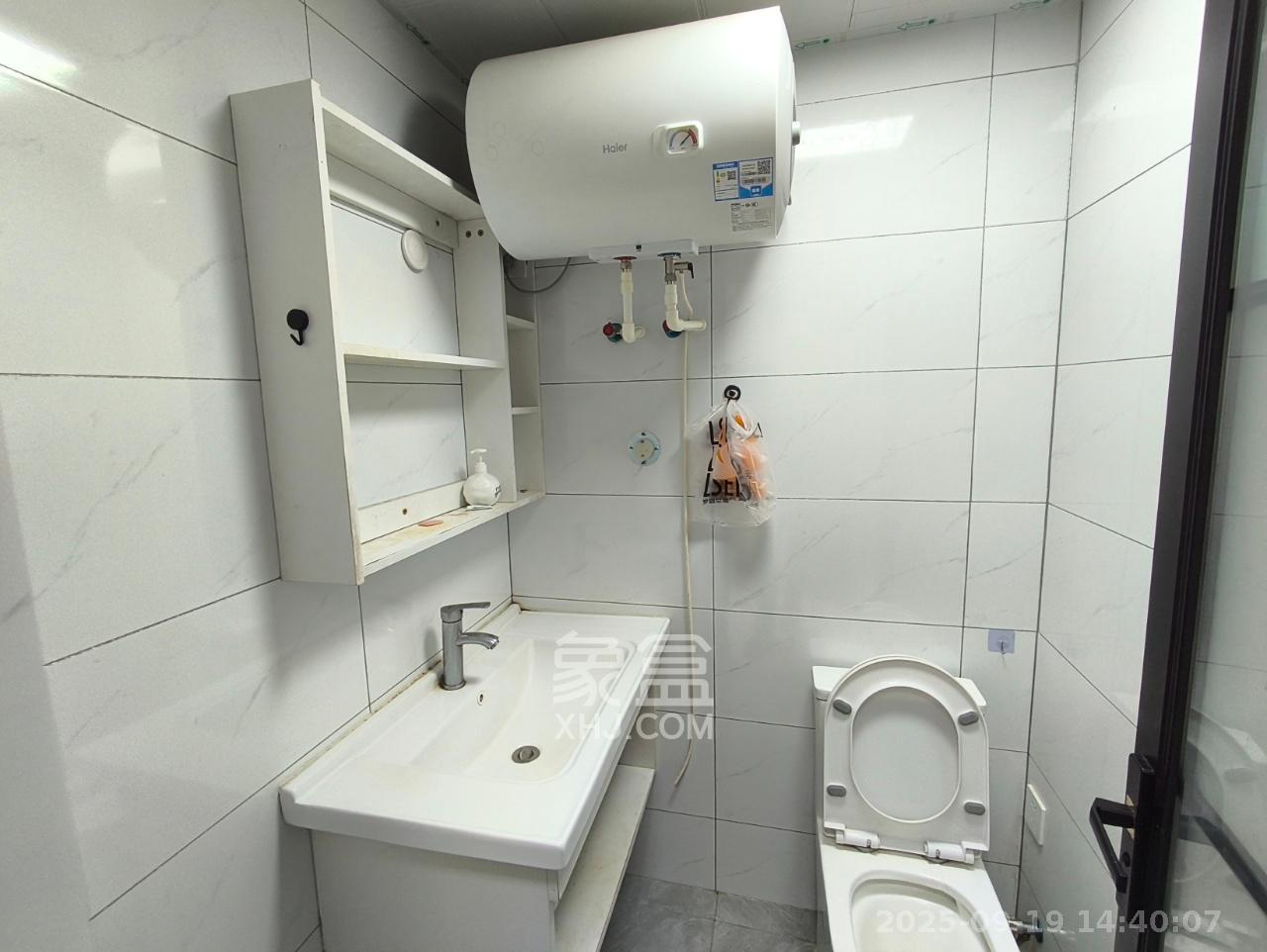 保利香槟国际 1室1厅1卫 1000.0元/月 保利香槟国际 1室1厅1卫 1000.0元/月室内图