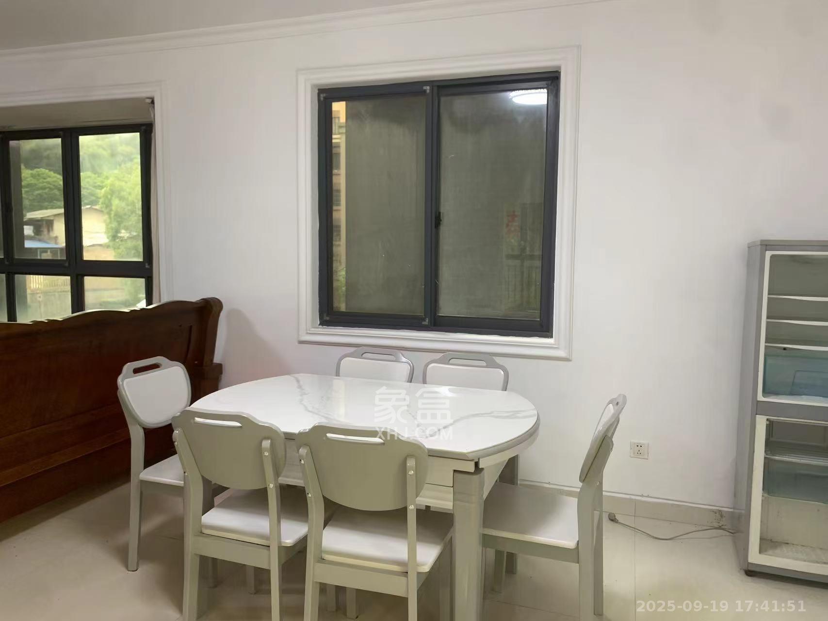 山水嘉园 4室2厅1卫 2000.0元/月 山水嘉园 4室2厅1卫 2000.0元/月室内图