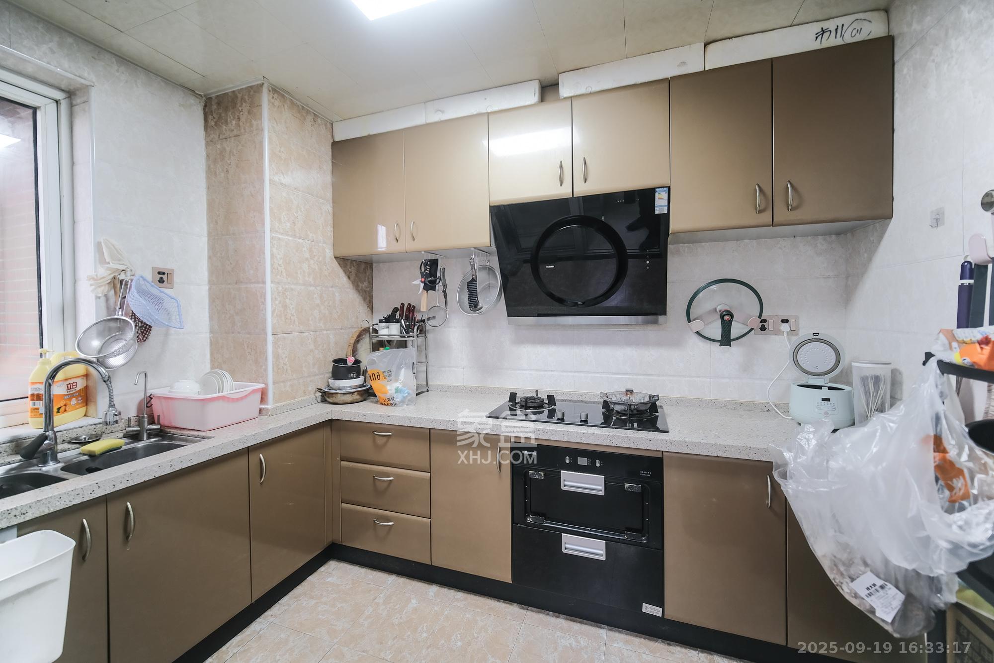 山水湾  3室2厅2卫    68.8万厨房