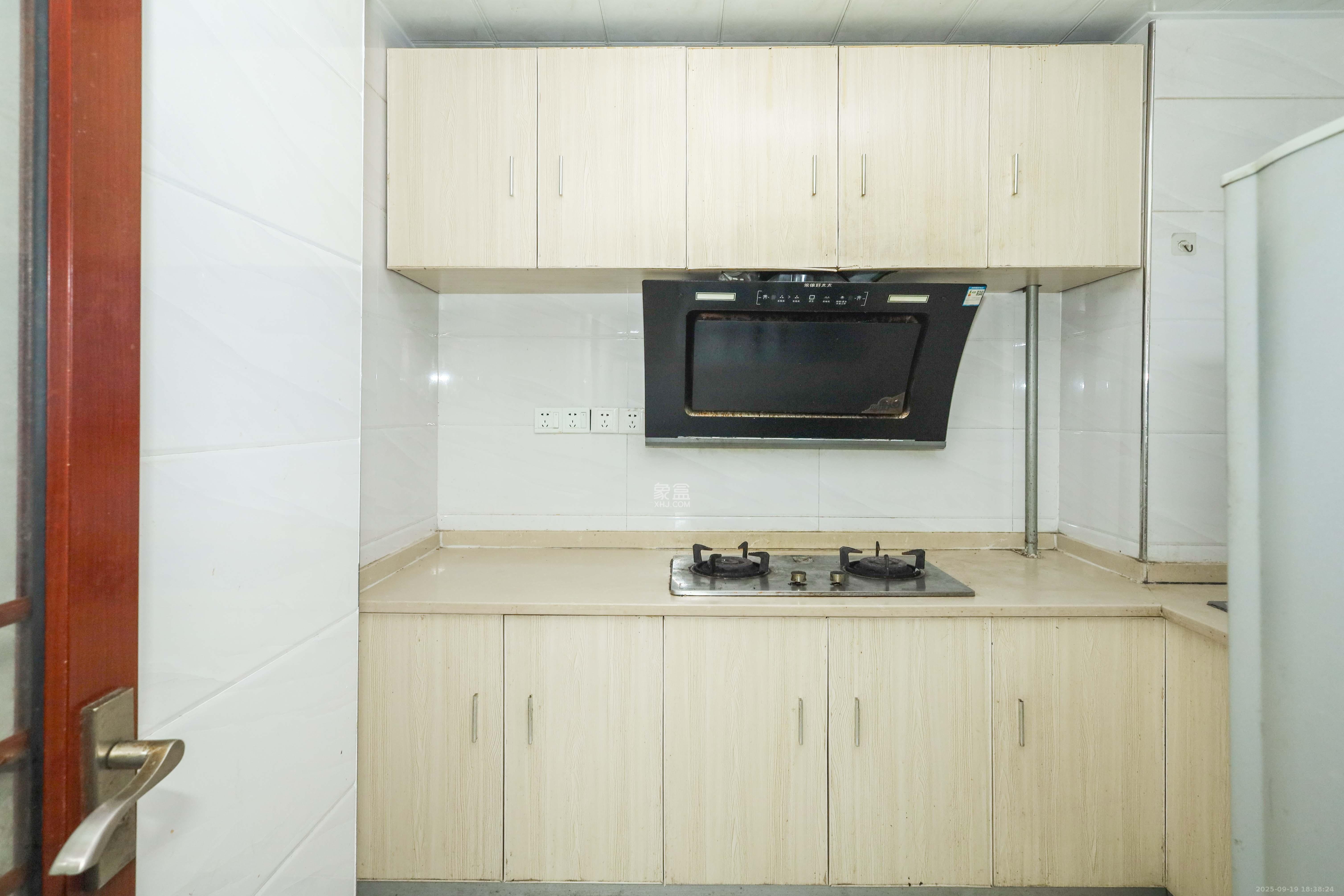 好莱城(弘德西街)  3室2厅1卫    72.8万 好莱城(弘德西街)  3室2厅1卫    72.8万厨房