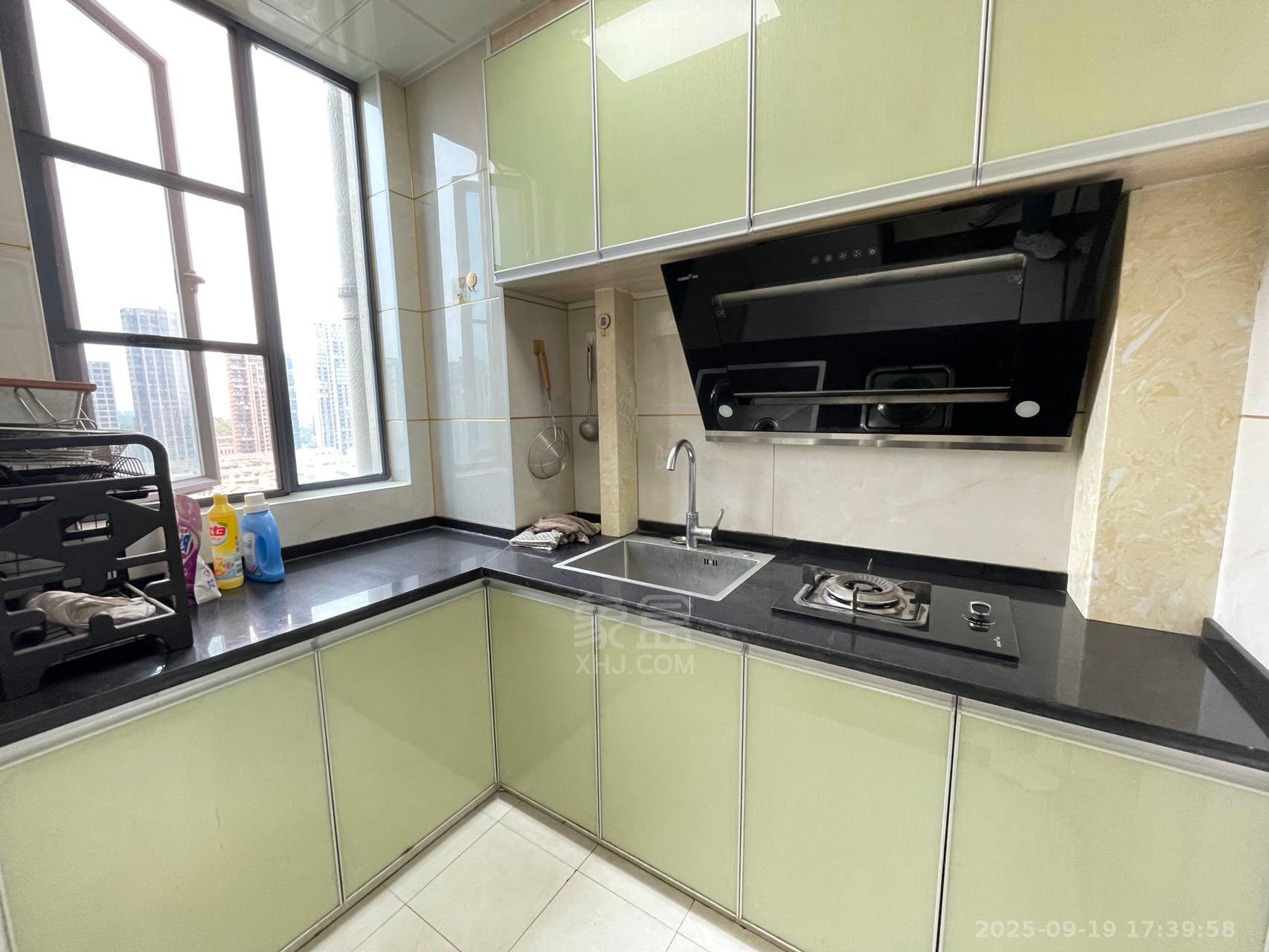 白金汉宫 1室1厅1卫 1300.0元/月 白金汉宫 1室1厅1卫 1300.0元/月室内图