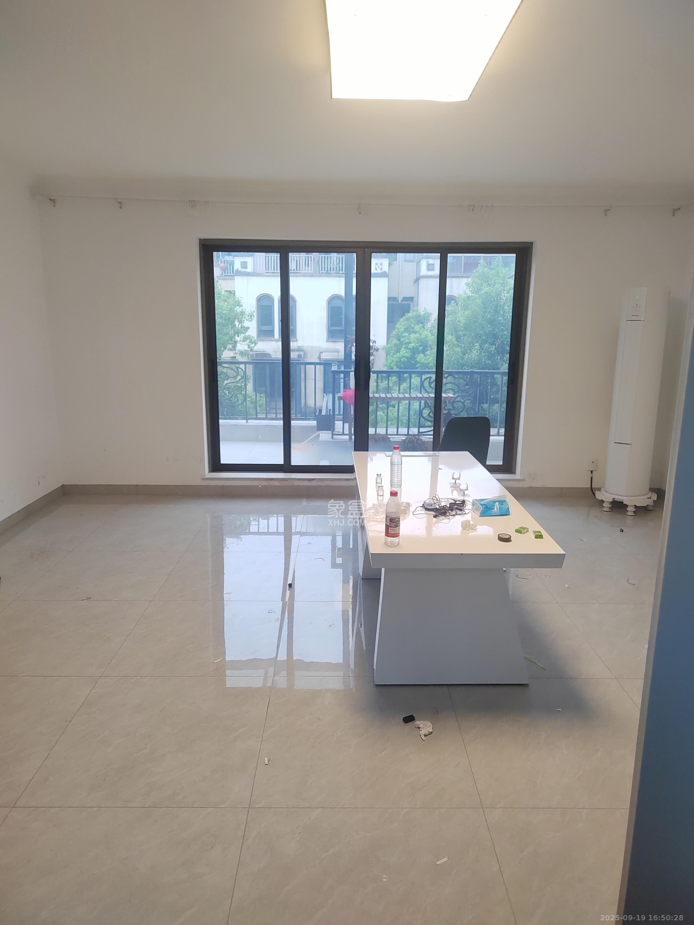 卓越蔚蓝海岸一期 3室1厅2卫 3500.0元/月 卓越蔚蓝海岸一期 3室1厅2卫 3500.0元/月室内图