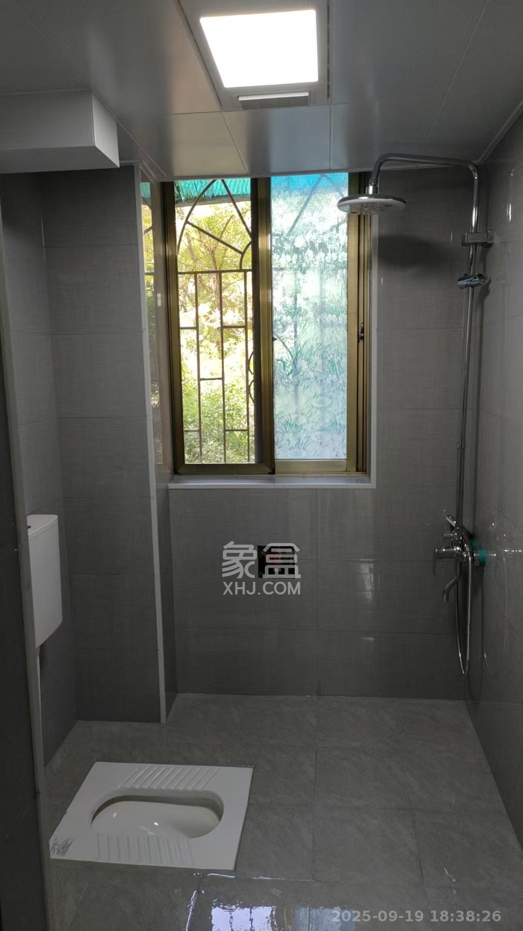 东南明苑 3室0厅0卫 2500.0元/月 东南明苑 3室0厅0卫 2500.0元/月室内图